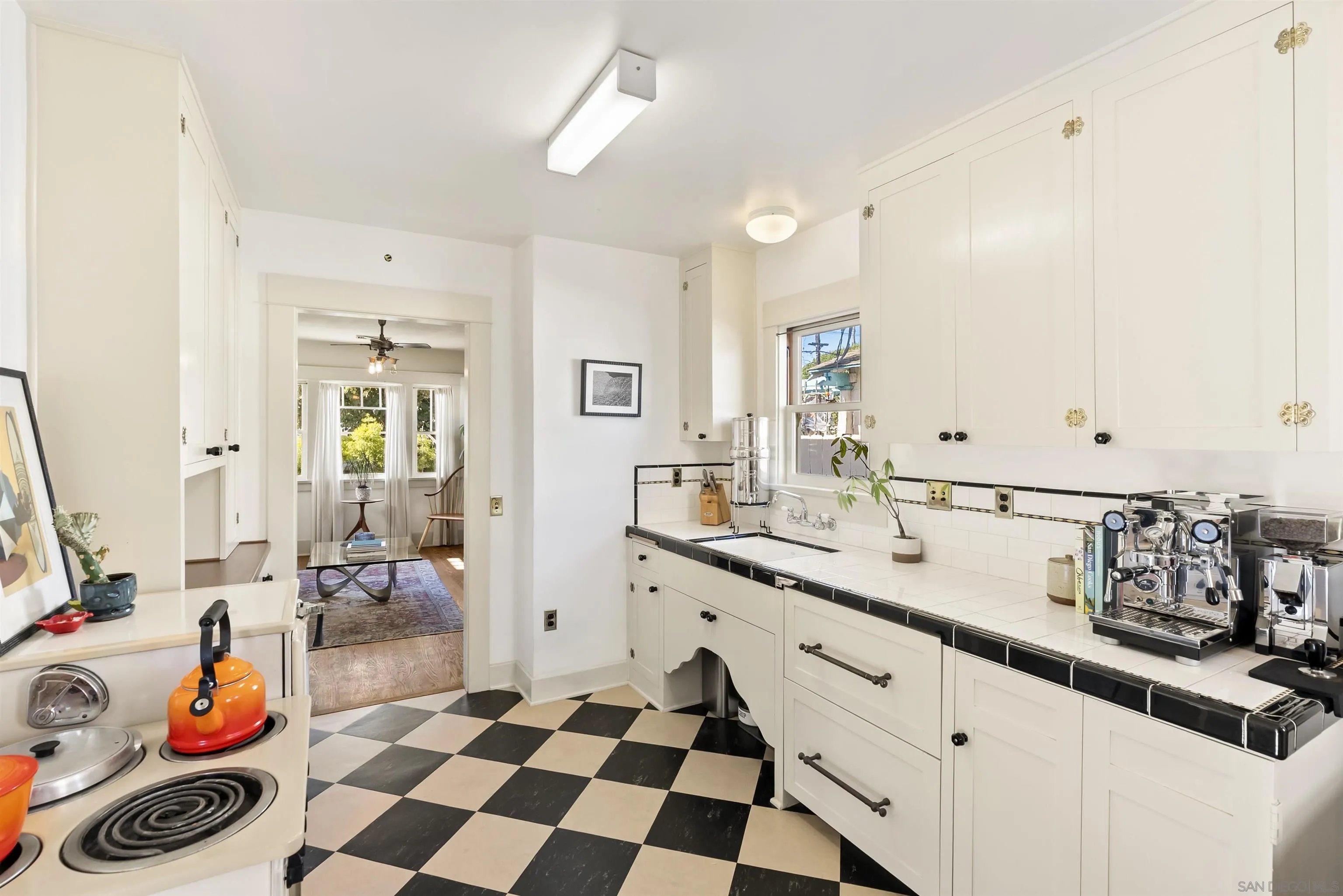https://cdn.realtyfeed.com/cdn/127/260001703/5bc5ead12133695a953aa1f18f5ccea3.webp