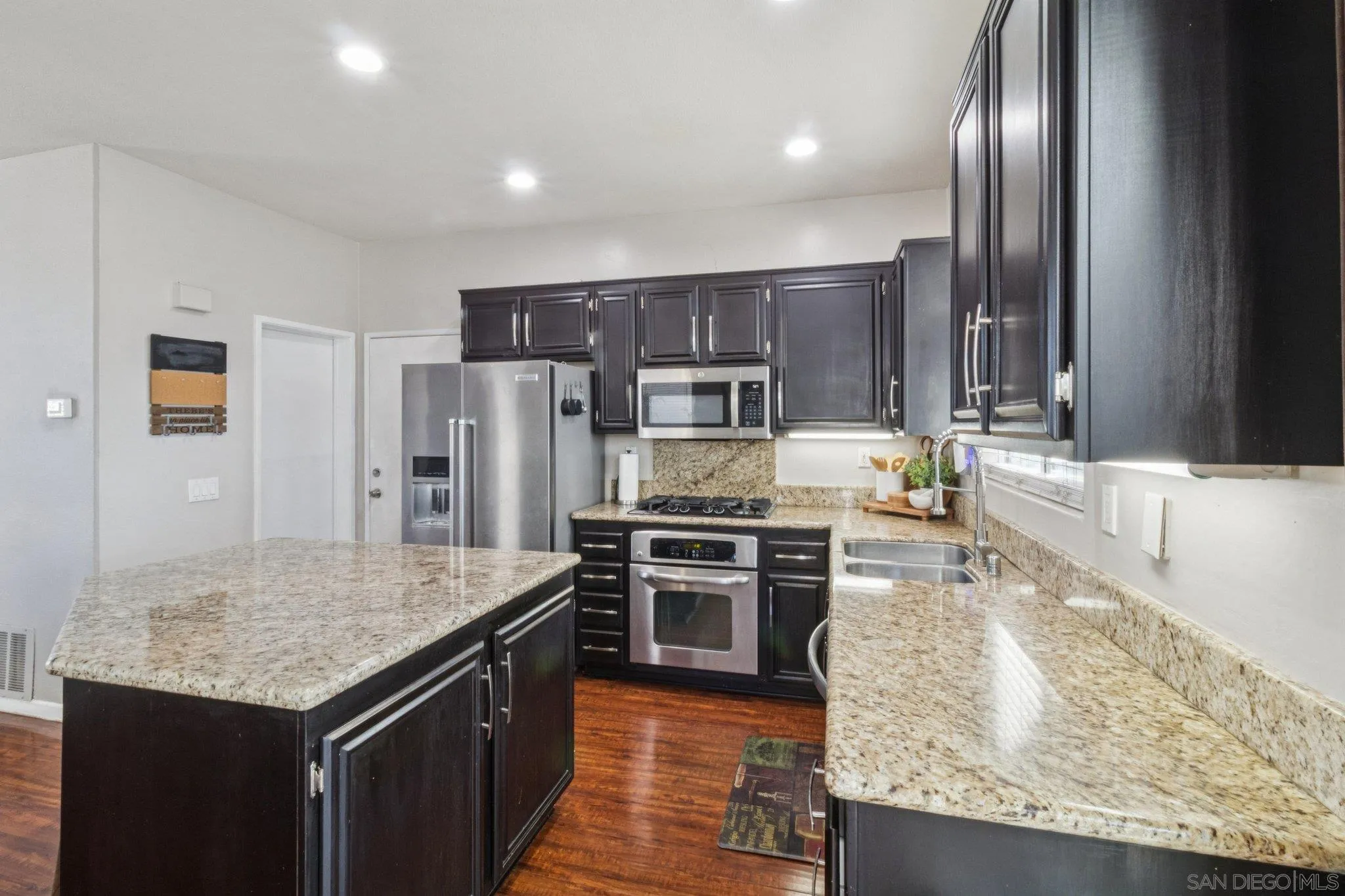 https://cdn.realtyfeed.com/cdn/127/260001705/1c380a467192795897f5e93f01f3afbb.webp