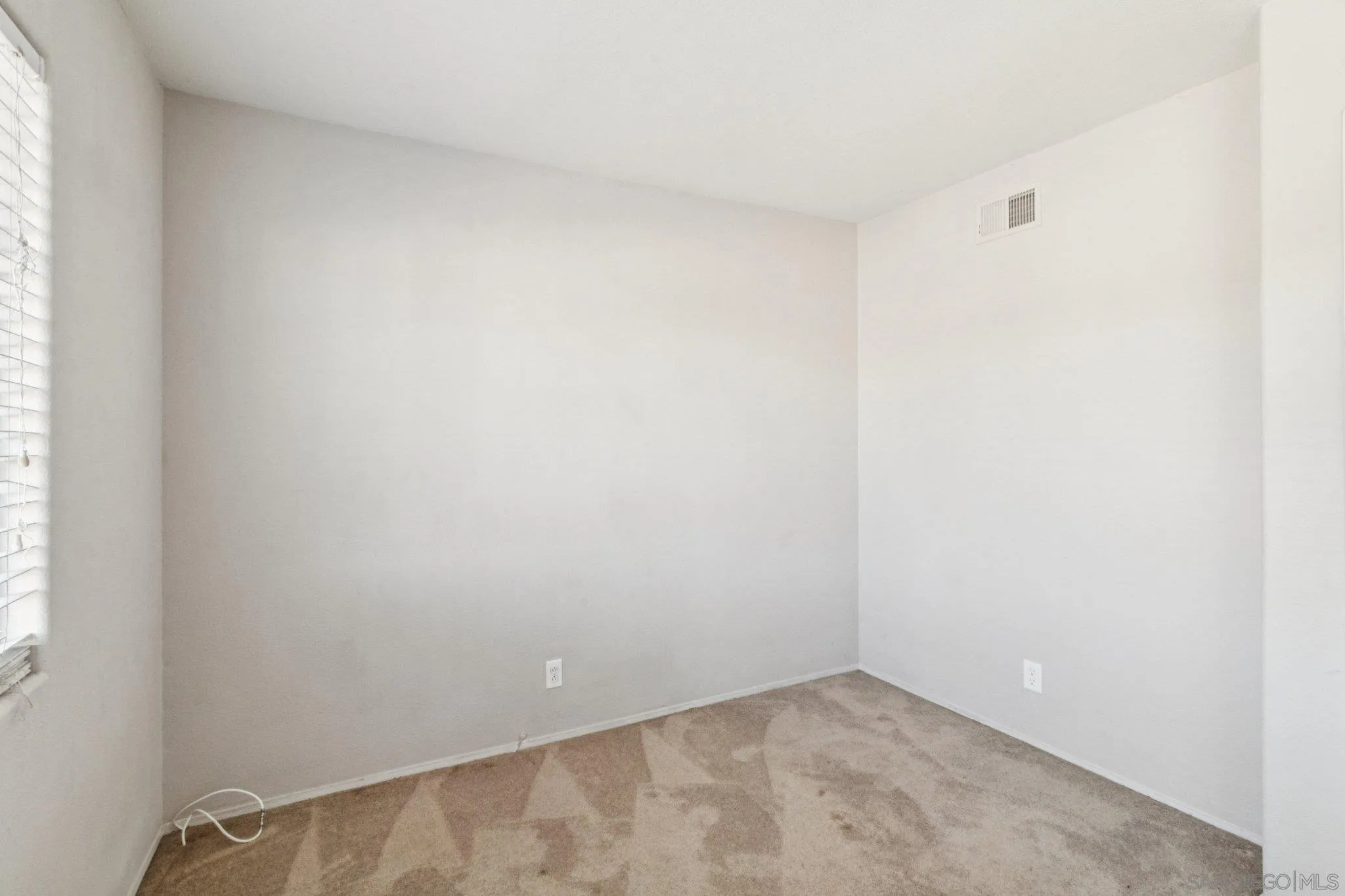 https://cdn.realtyfeed.com/cdn/127/260001705/8b63f621346eda0fd7a5c8c830fb40c6.webp