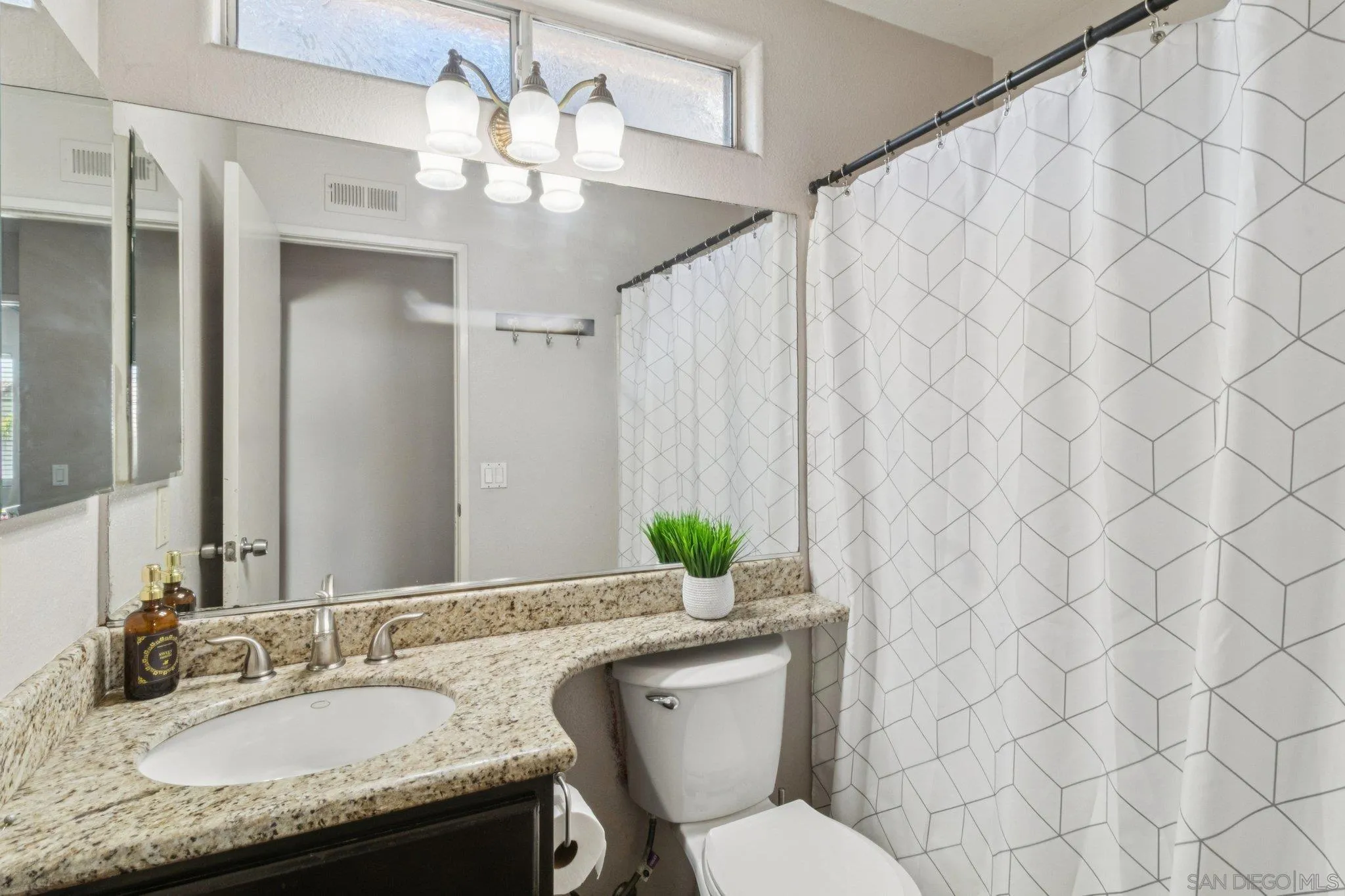 https://cdn.realtyfeed.com/cdn/127/260001705/a0e38e04a36ad44735928c10a26140d1.webp