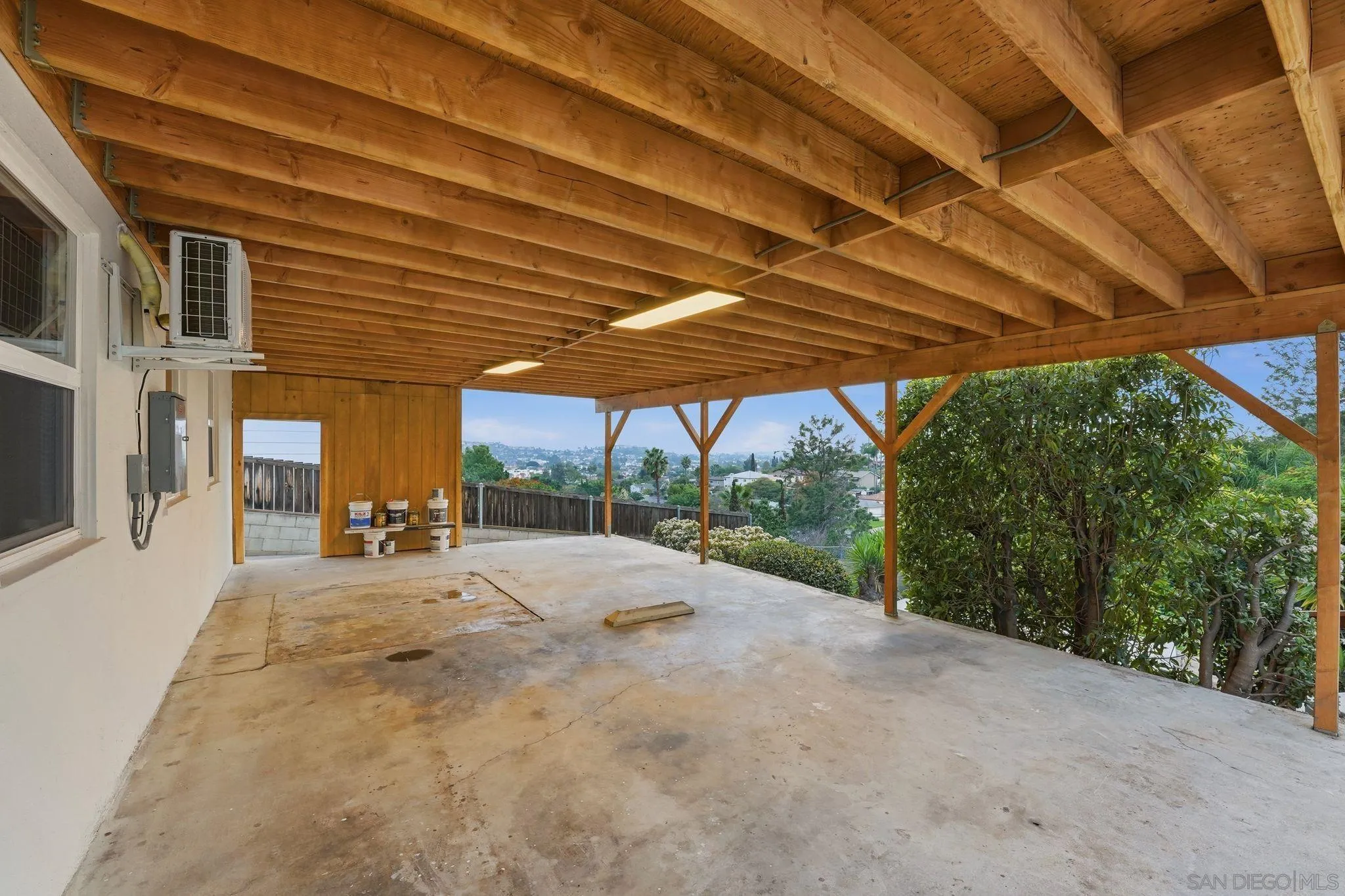 https://cdn.realtyfeed.com/cdn/127/260001715/318df09e66d29c9da7f4f2cca4aebab1.webp