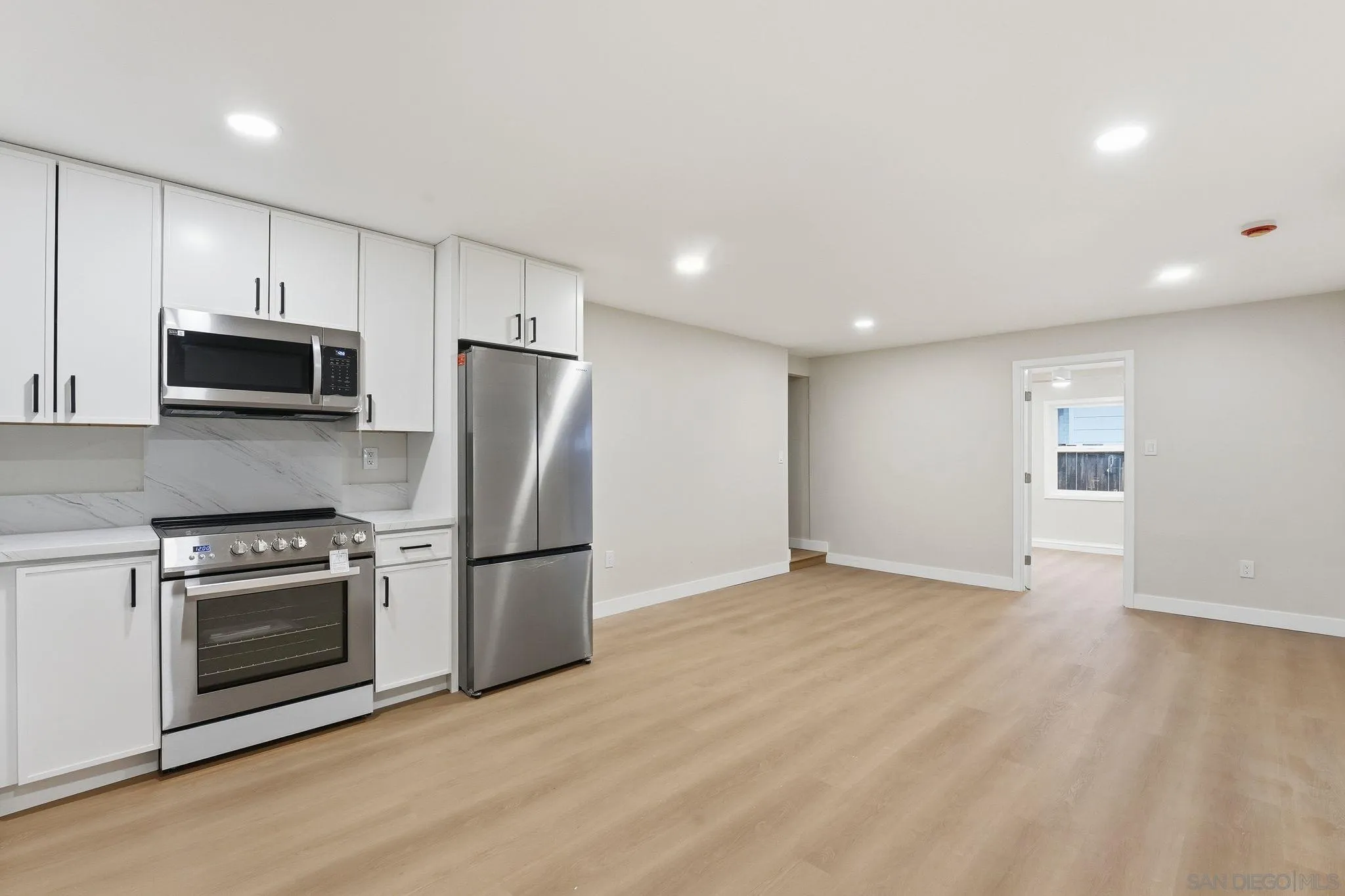 https://cdn.realtyfeed.com/cdn/127/260001715/4c664383b58655fec02421948e1d06bf.webp