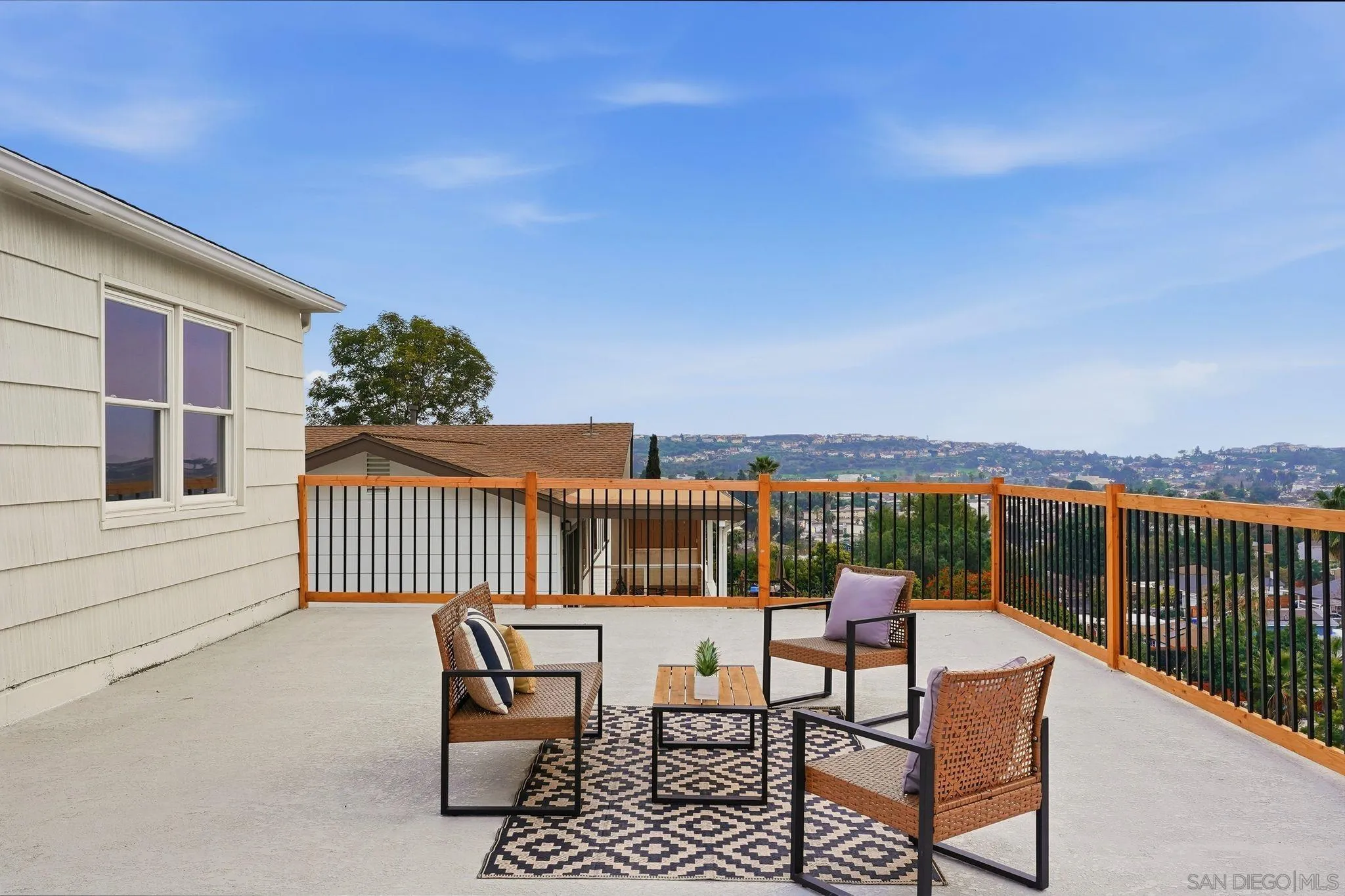https://cdn.realtyfeed.com/cdn/127/260001715/6dfaf626213c6e7f4004ede21f9f4a46.webp