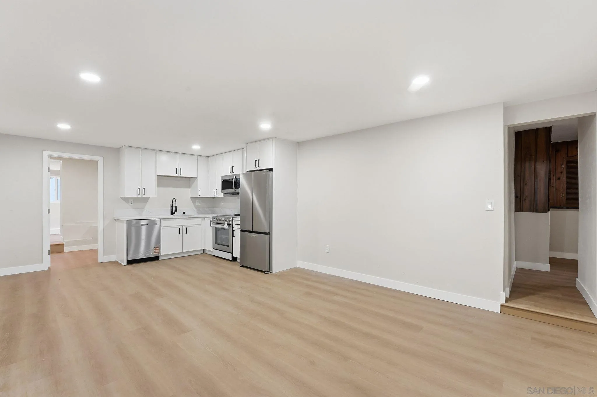https://cdn.realtyfeed.com/cdn/127/260001715/804d29f8b78190b6233c3ed32c21e122.webp