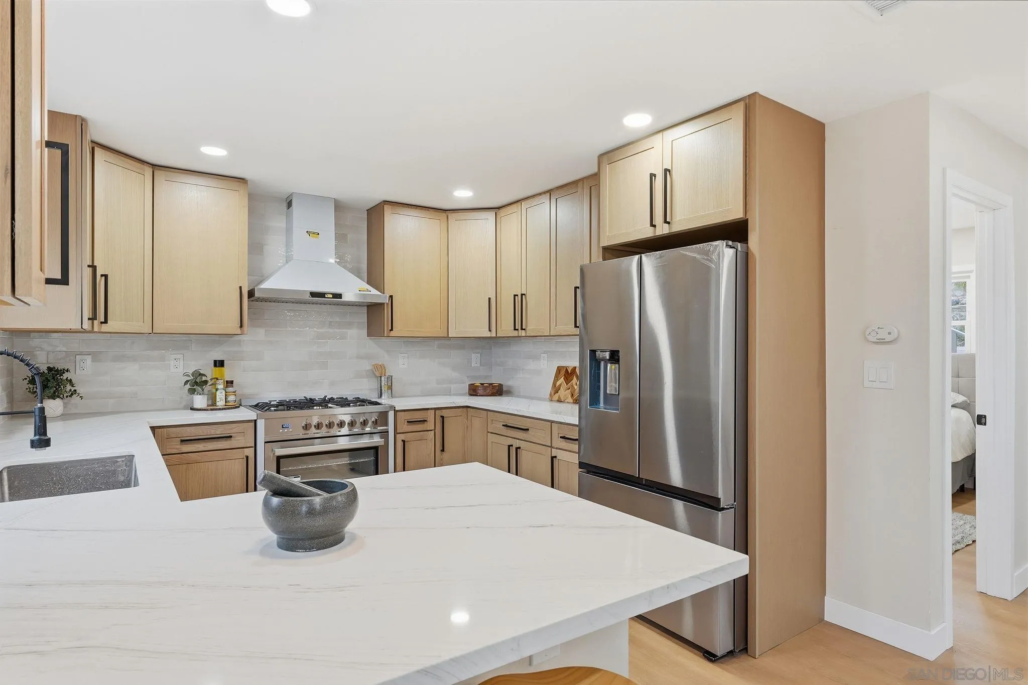 https://cdn.realtyfeed.com/cdn/127/260001715/88ea7db9cf1de5580663d81d37a792af.webp