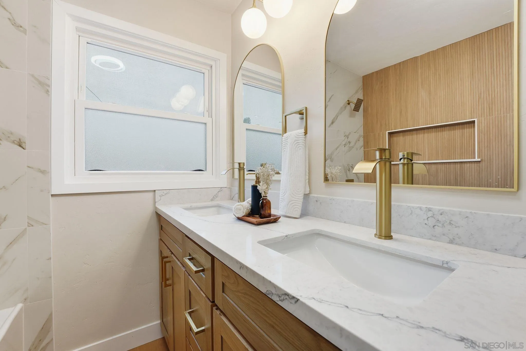 https://cdn.realtyfeed.com/cdn/127/260001715/aeda63988d50efa1f2b57886de7682d5.webp