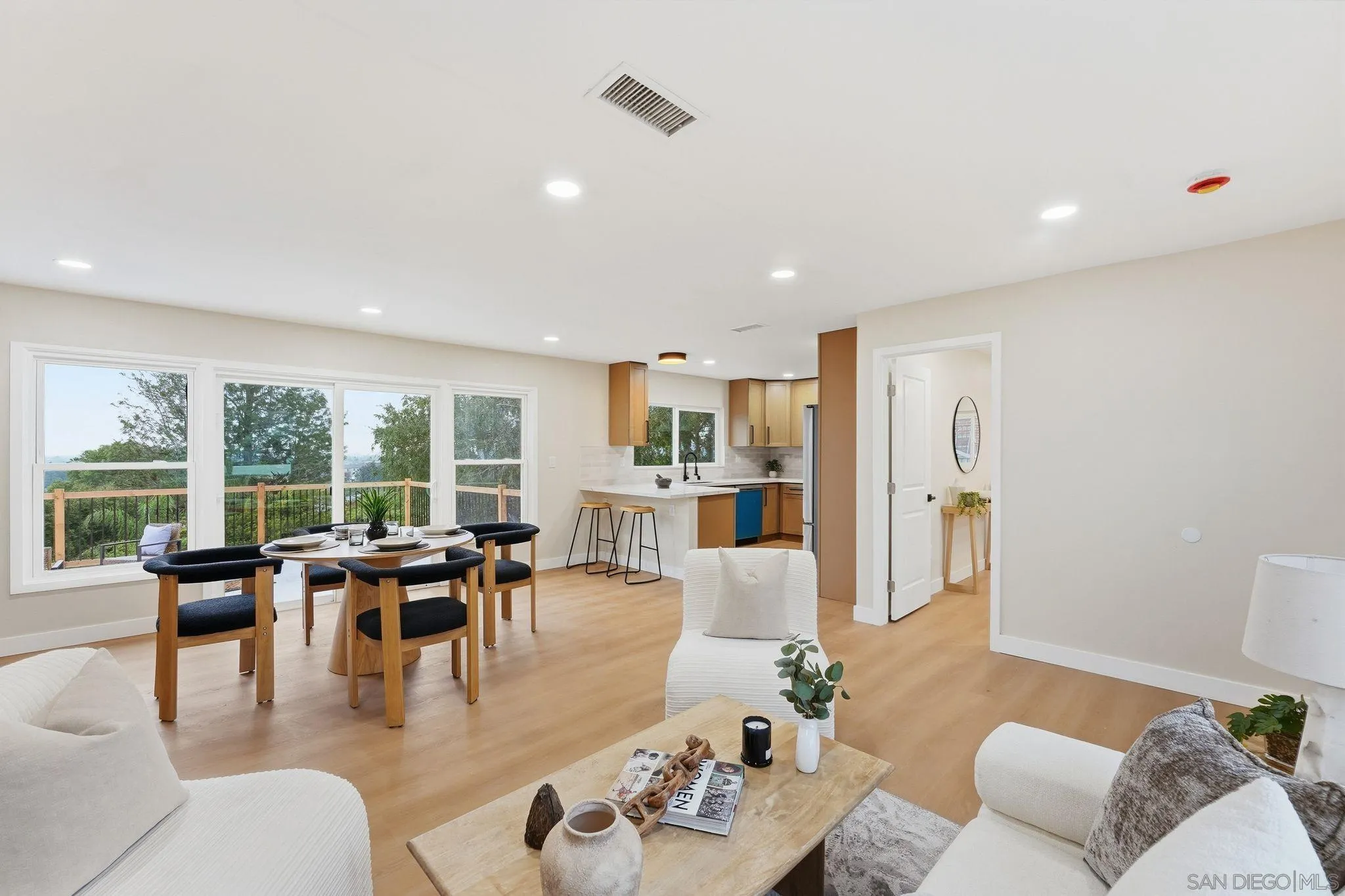 https://cdn.realtyfeed.com/cdn/127/260001715/bf930df866e9504a98e47d872c2342db.webp