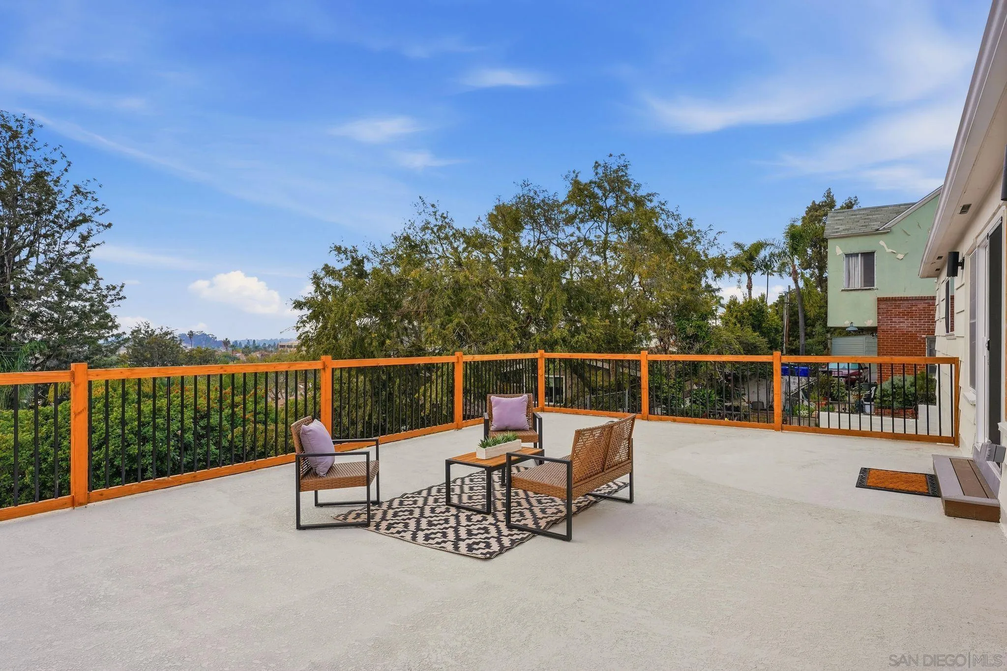 https://cdn.realtyfeed.com/cdn/127/260001715/da476ad73462f55235f3db2381fbfc6b.webp