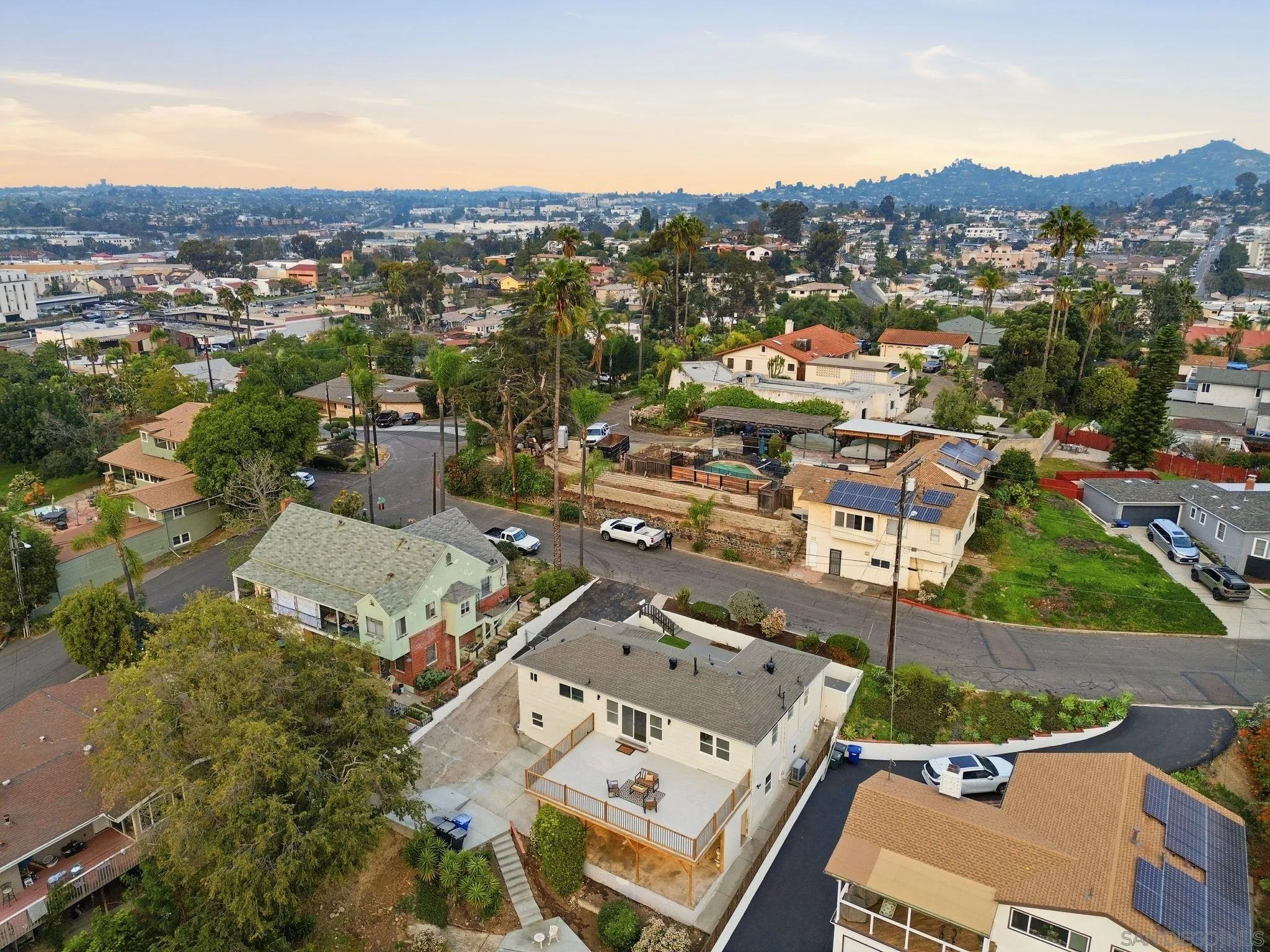 https://cdn.realtyfeed.com/cdn/127/260001715/f7bd89fc44777504809afeb9ec55e345.webp