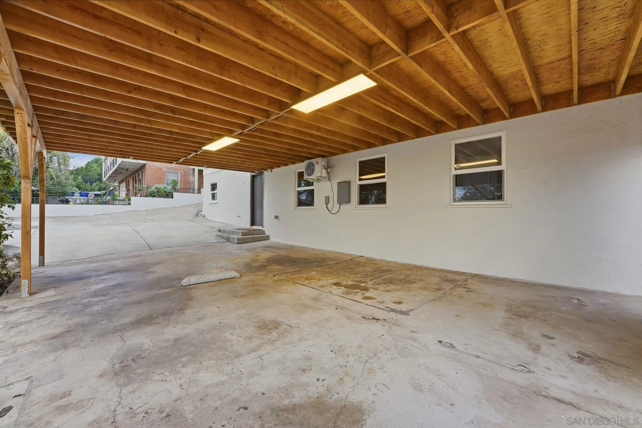 https://cdn.realtyfeed.com/cdn/127/260001715/fa0a8a3406e1c71373a1ddaf530a1e43.webp