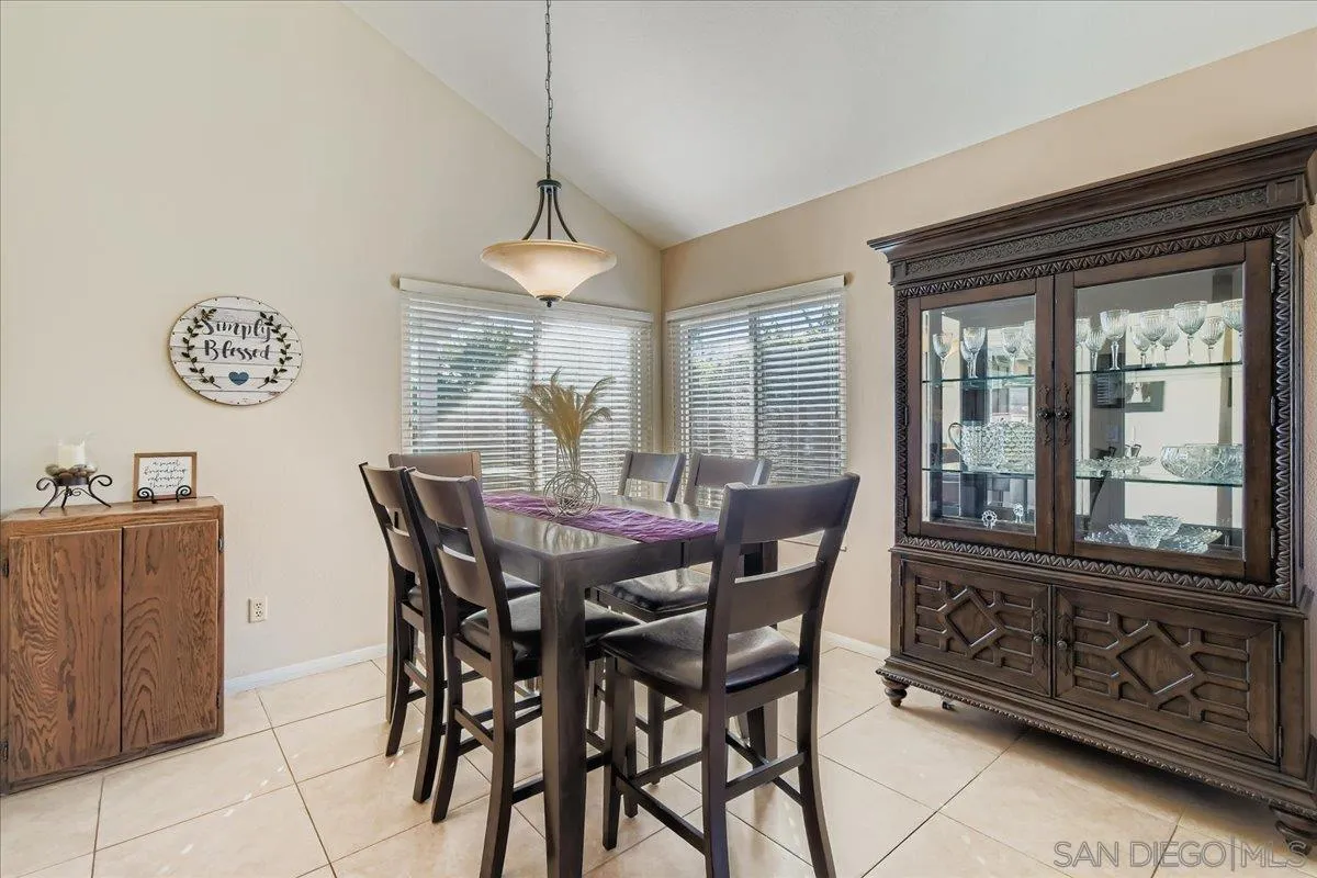 https://cdn.realtyfeed.com/cdn/127/260001716/81b0f8f242639854e96b88758c4a63e1.webp