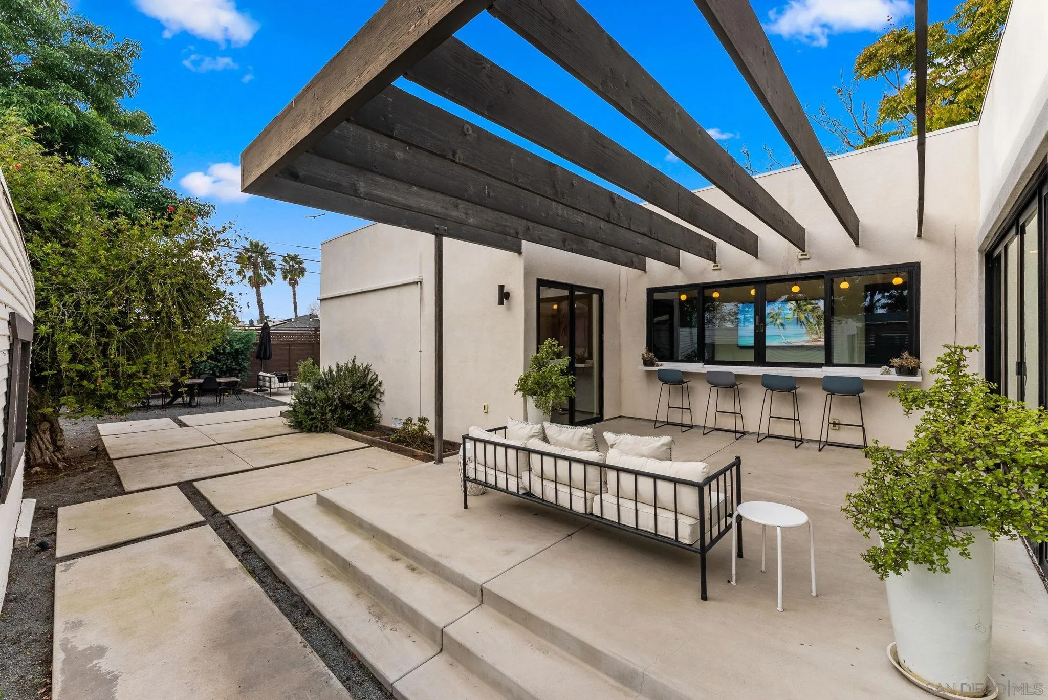 https://cdn.realtyfeed.com/cdn/127/260001719/a4374bac88da15039c9021af29cc6277.webp