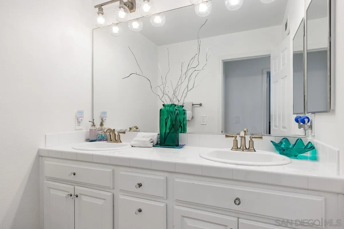 https://cdn.realtyfeed.com/cdn/127/260001724/83e1280145c9d138505478b702228d7f.webp