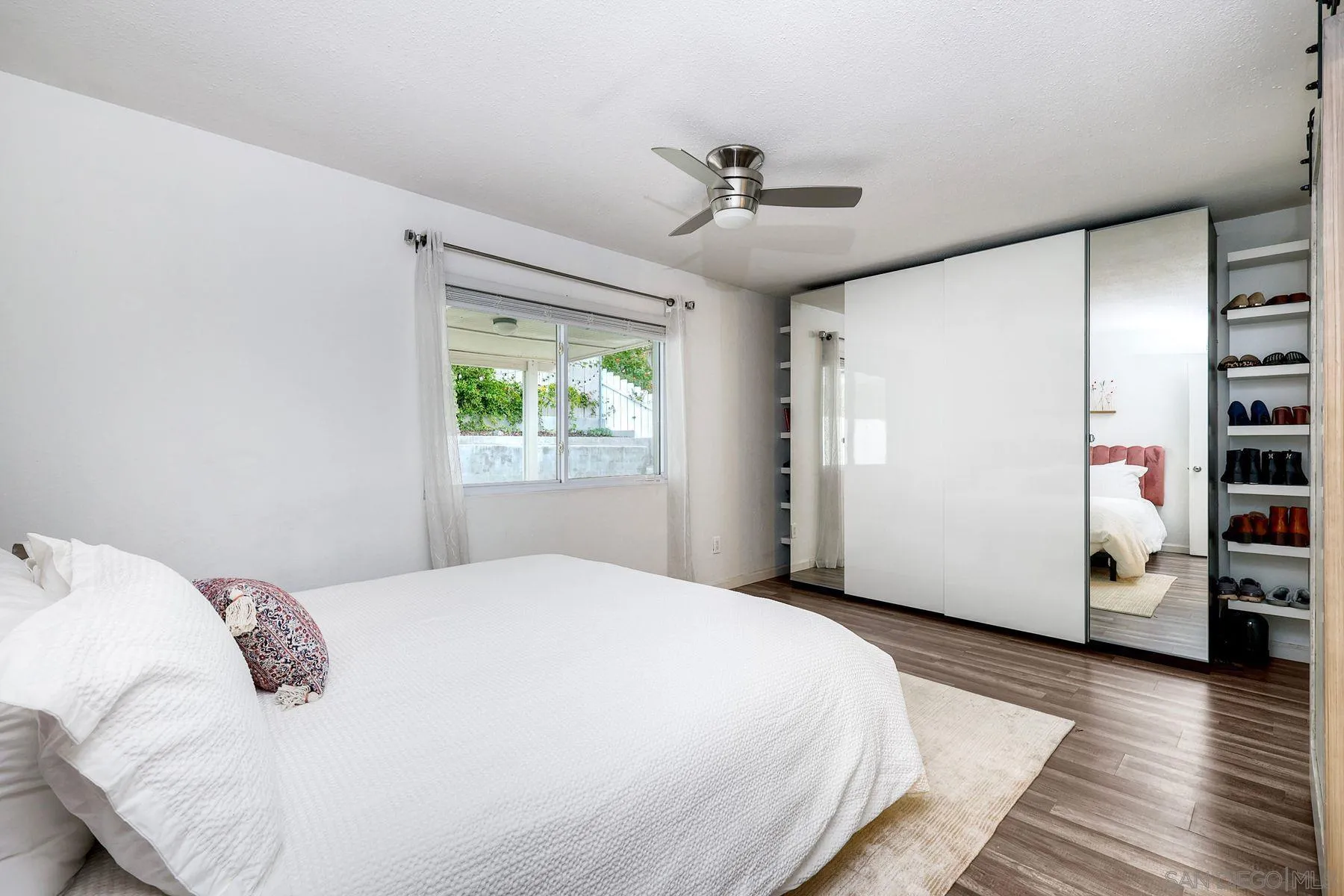 https://cdn.realtyfeed.com/cdn/127/260001725/21d13bd80acea01136b235d60f01175b.webp