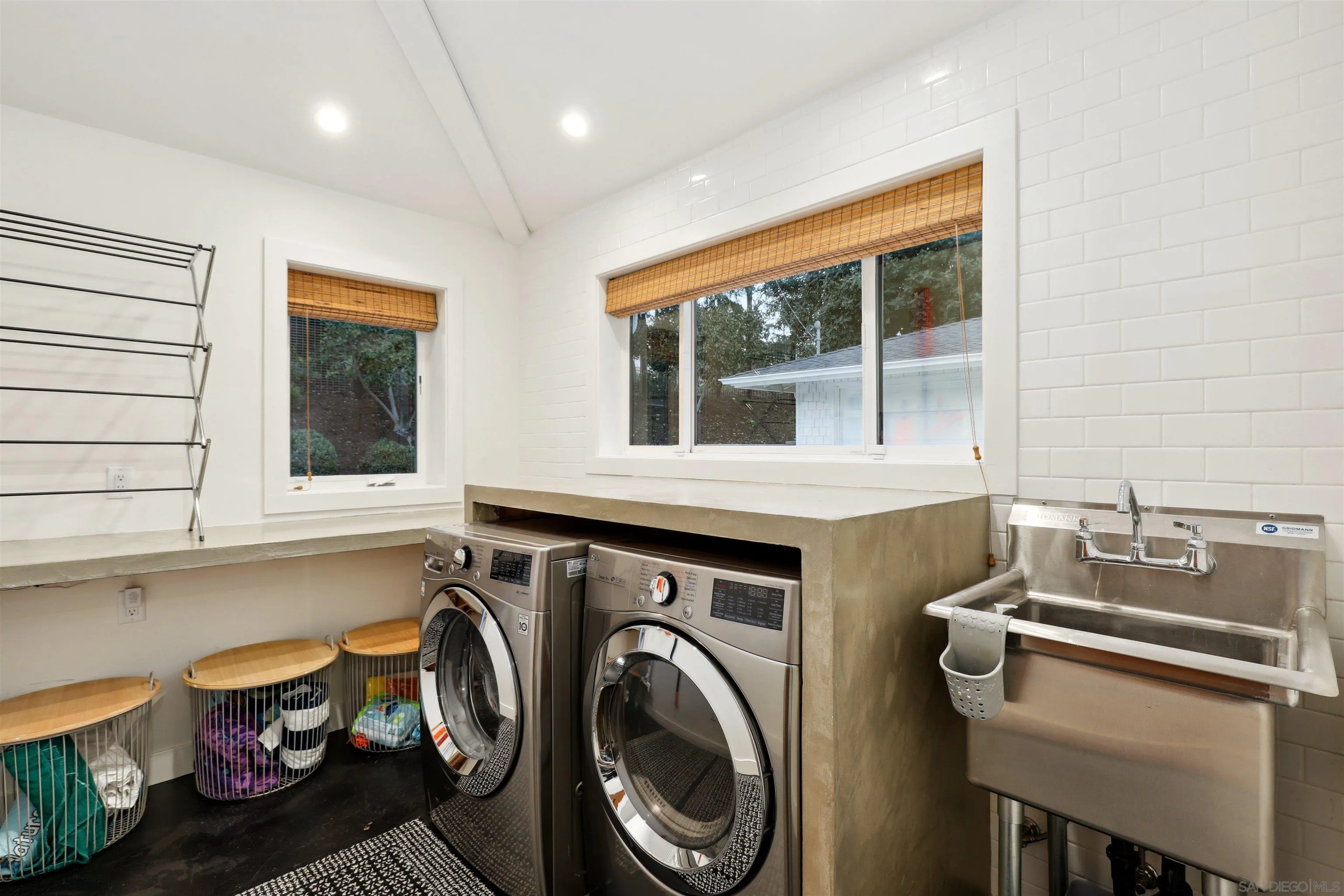 https://cdn.realtyfeed.com/cdn/127/260001731/ea54562a0afed4f4ba444a5a792a97f7.webp