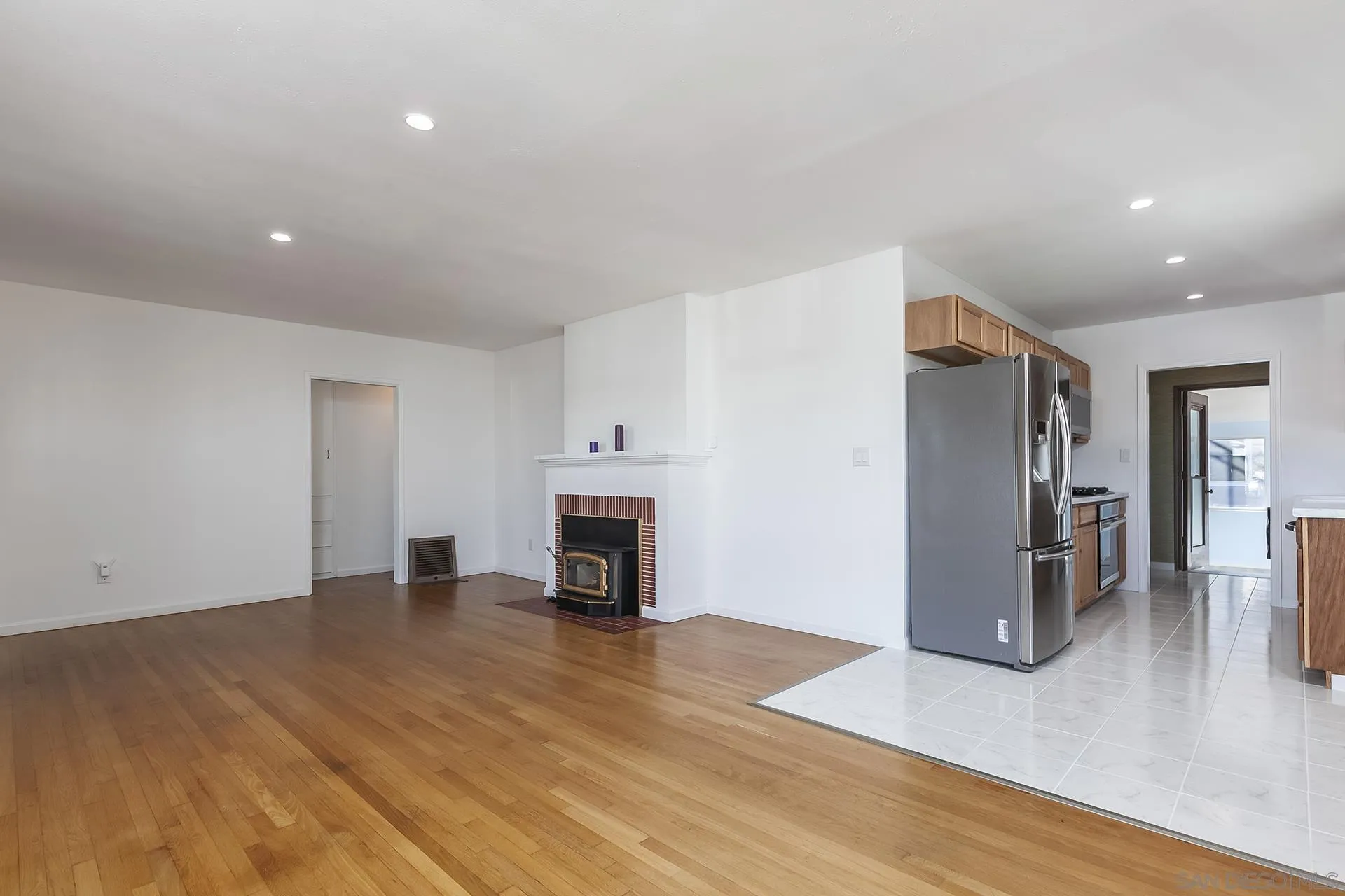 https://cdn.realtyfeed.com/cdn/127/260001737/7deb348471a606f3e401f7f23d5e3045.webp