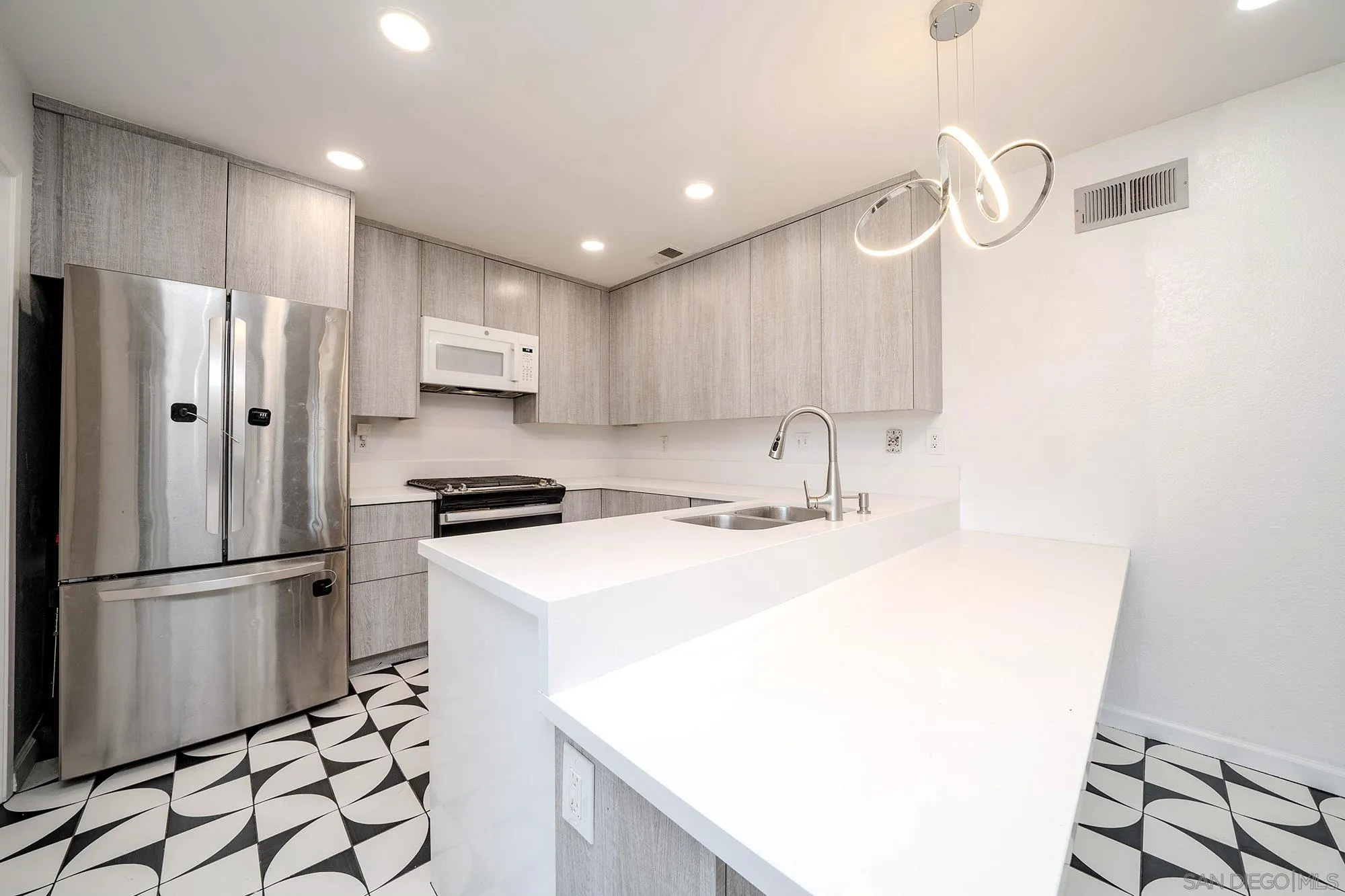 Photo #7: 260001738 Listing: Photo #7