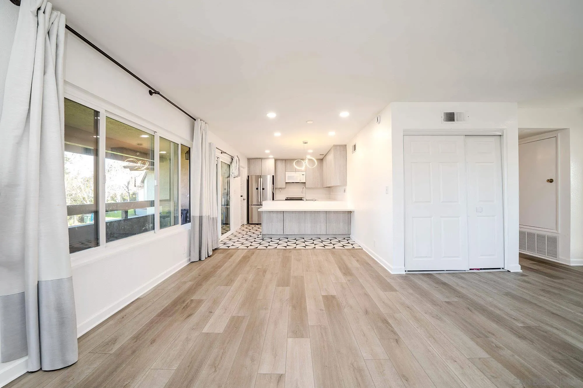 Photo #4: 260001738 Listing: Photo #4