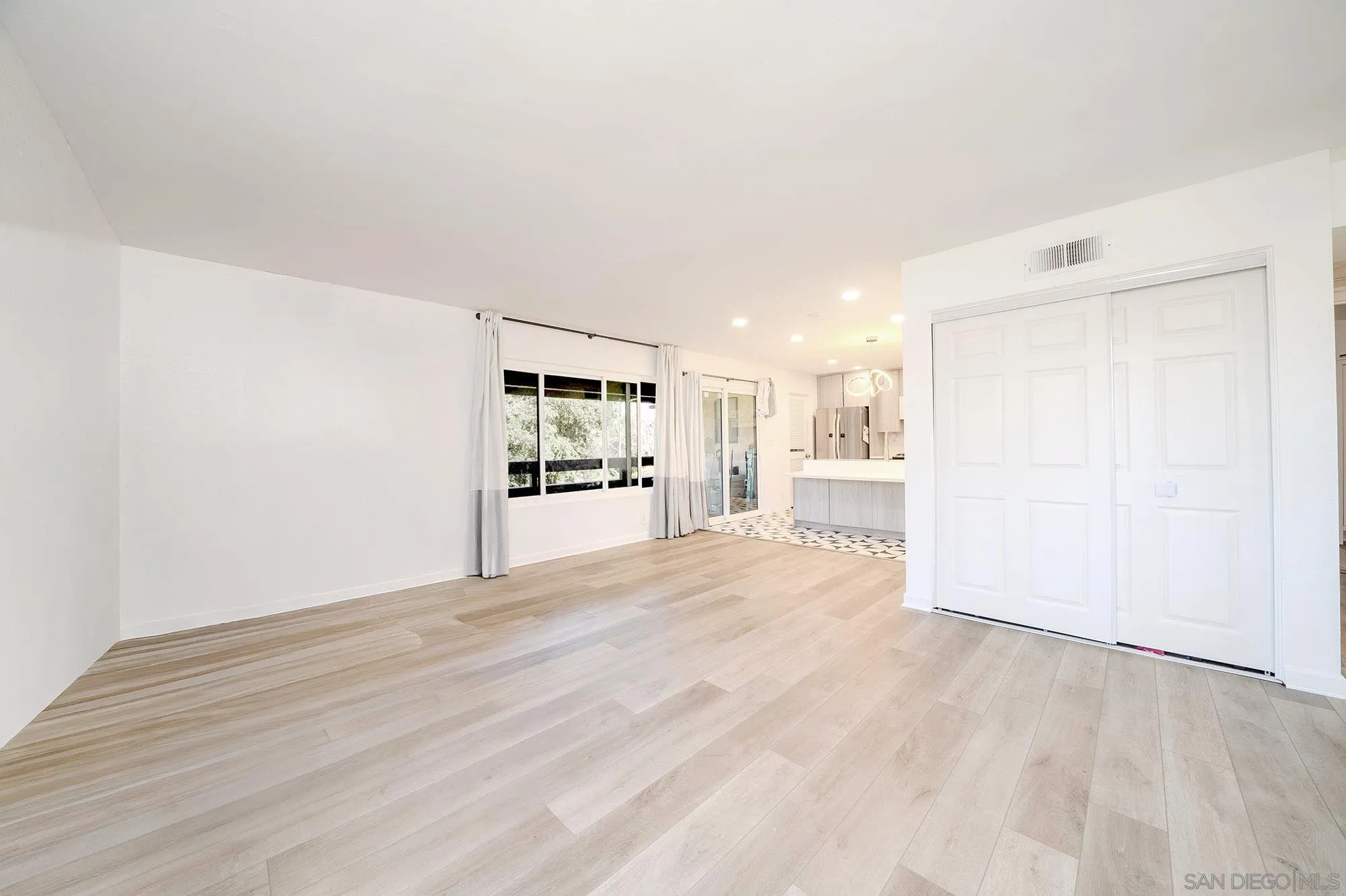 Photo #3: 260001738 Listing: Photo #3