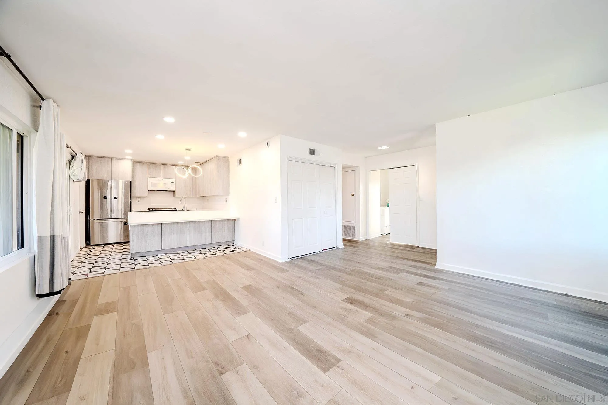 Photo #2: 260001738 Listing: Photo #2