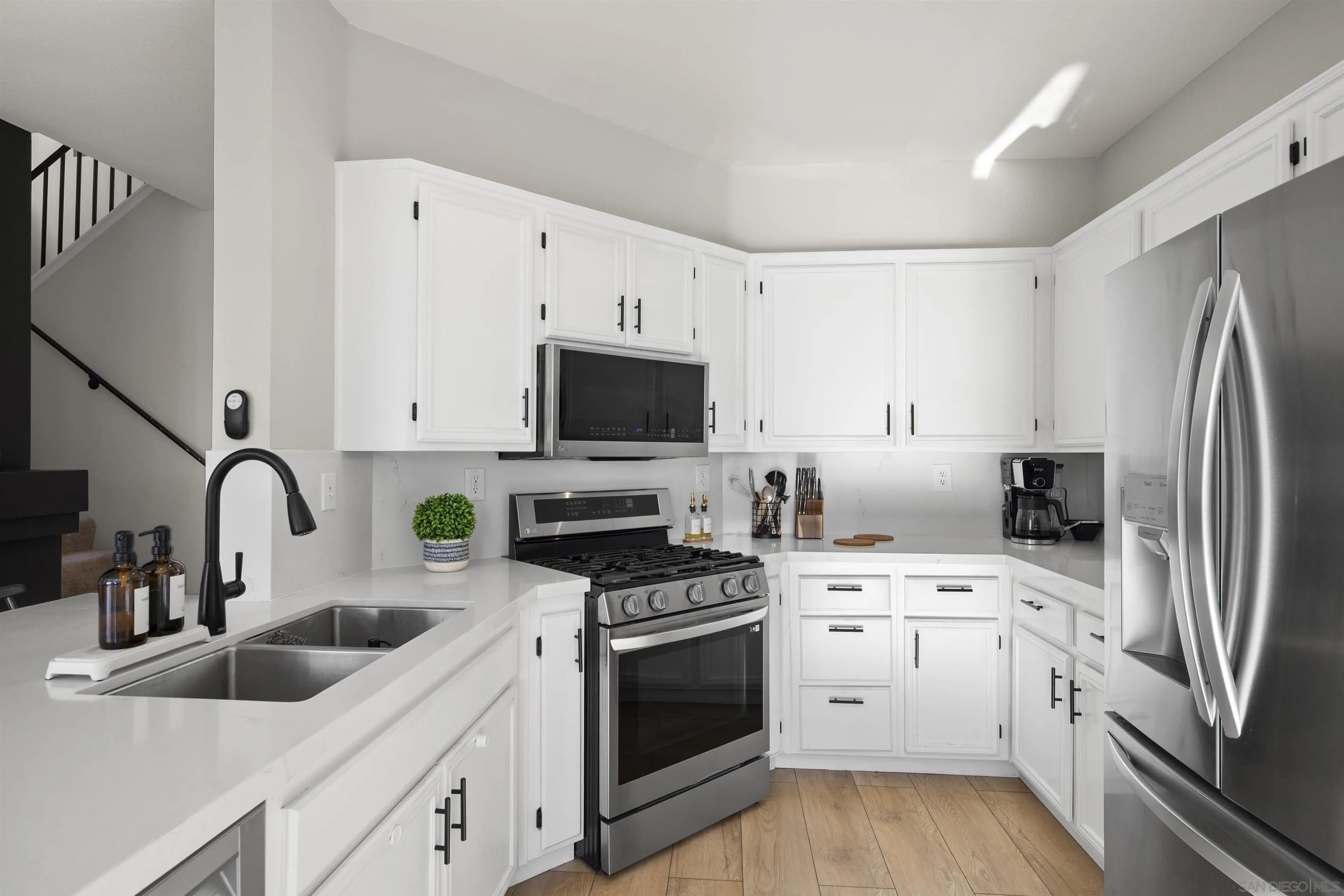 https://cdn.realtyfeed.com/cdn/127/260001739/b79388047d80f5228a2804a79559cea3.webp