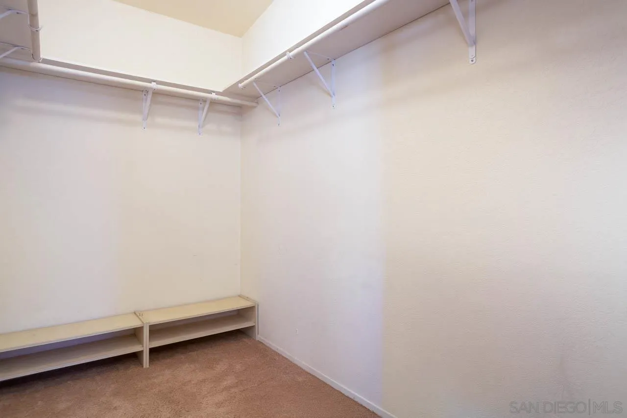 https://cdn.realtyfeed.com/cdn/127/260001742/e1a7b7f9d4339daace91970a40d301e8.webp