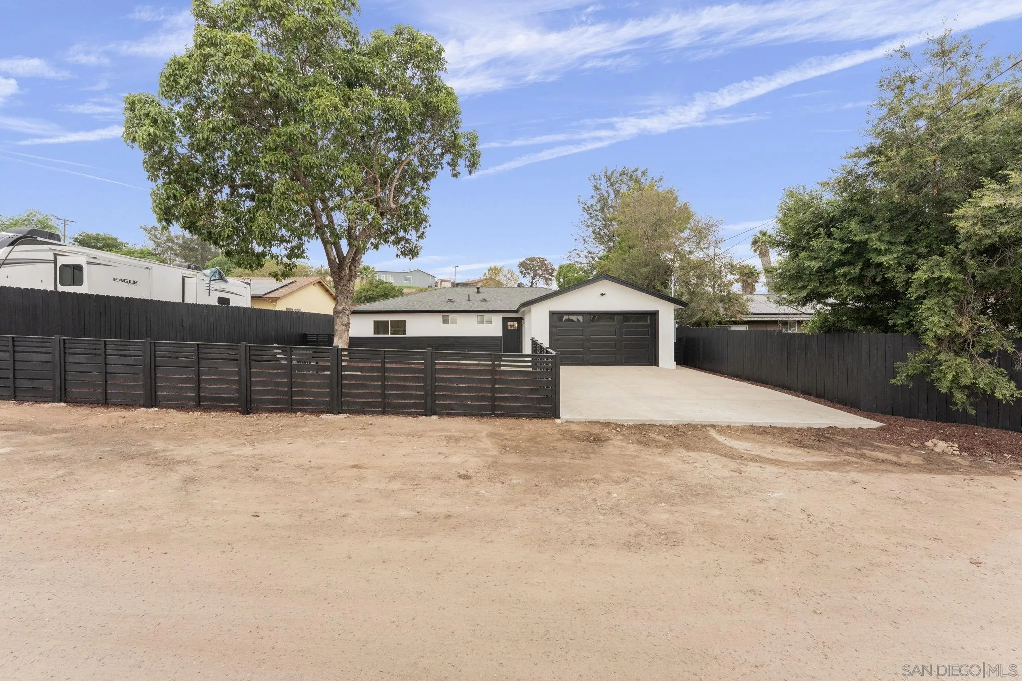 https://cdn.realtyfeed.com/cdn/127/260001743/56826f51cab0686cc117e184409738f7.webp