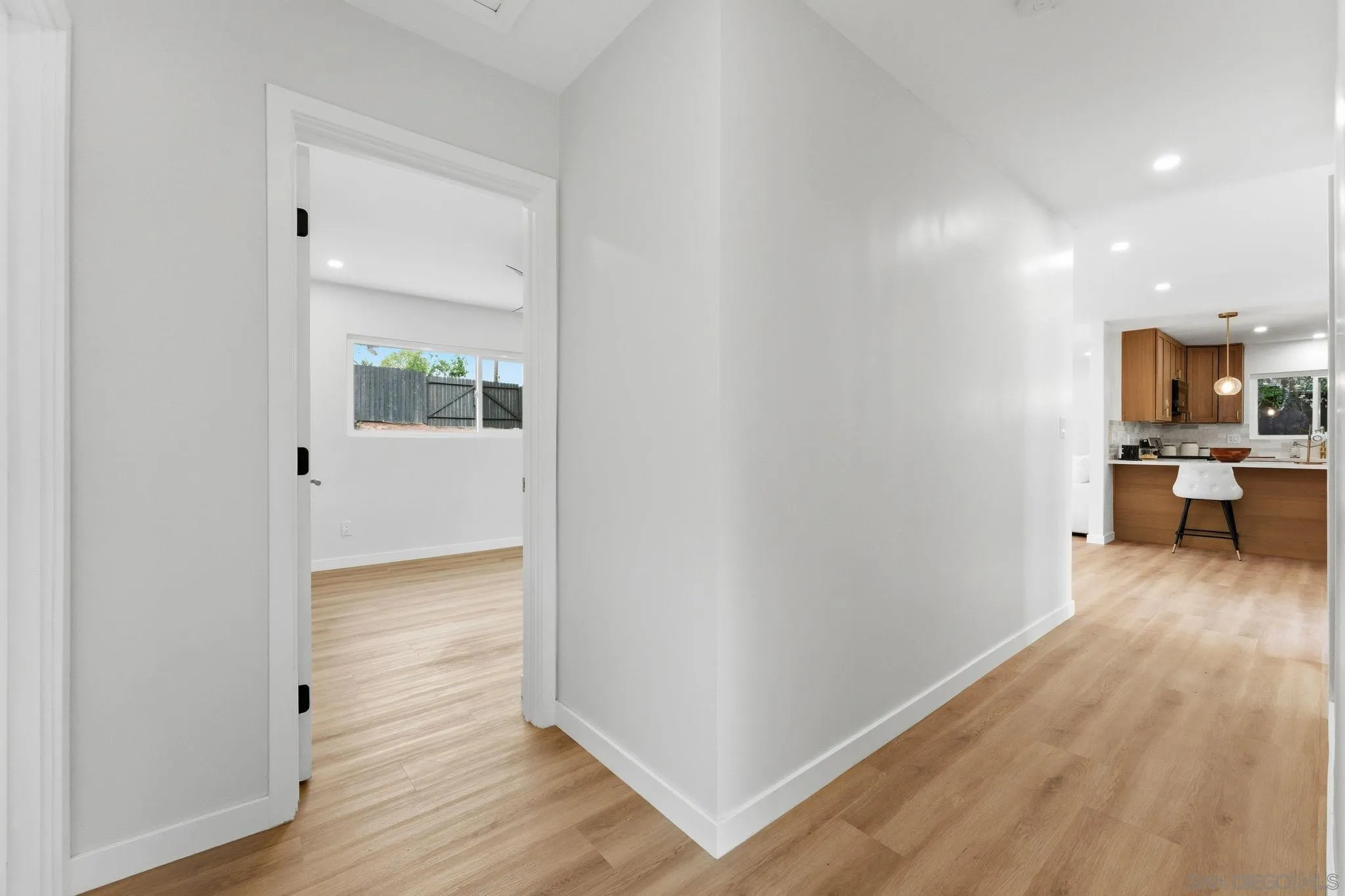 https://cdn.realtyfeed.com/cdn/127/260001743/9a2549e99b5da9b66eea5d7ab12a4092.webp