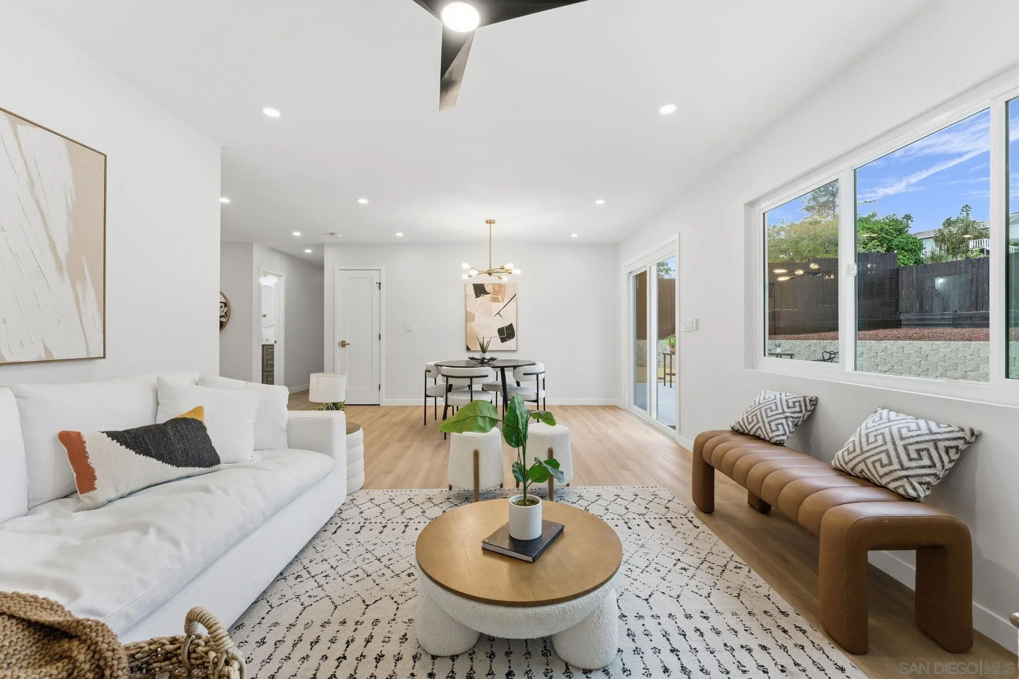 https://cdn.realtyfeed.com/cdn/127/260001743/ca1cc57e6ebe446b678996ab3fbebab0.webp