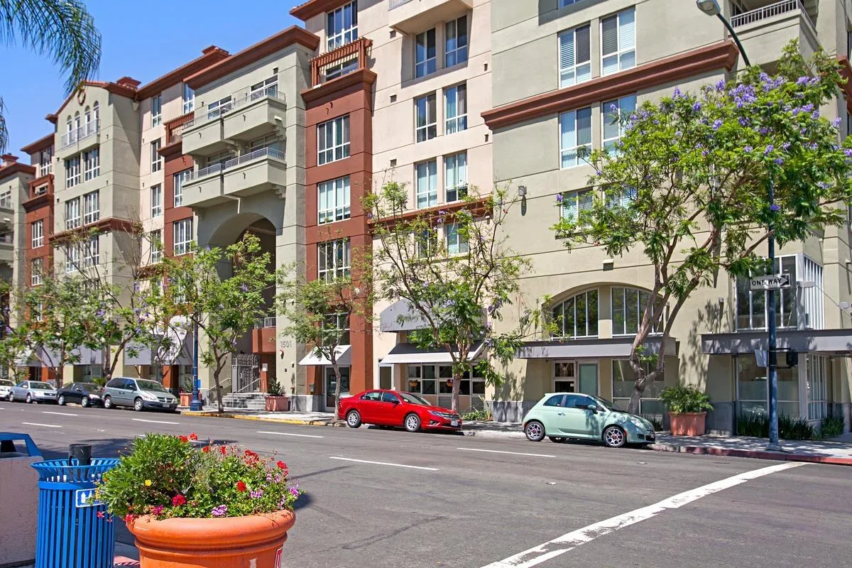 https://cdn.realtyfeed.com/cdn/127/260001747/5689843ee012bf3669b15b891f08b047.webp