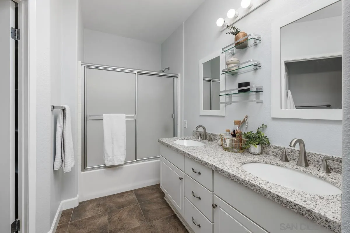 https://cdn.realtyfeed.com/cdn/127/260001747/6c1fb37fcf80c4c5a8c164d85149baaa.webp