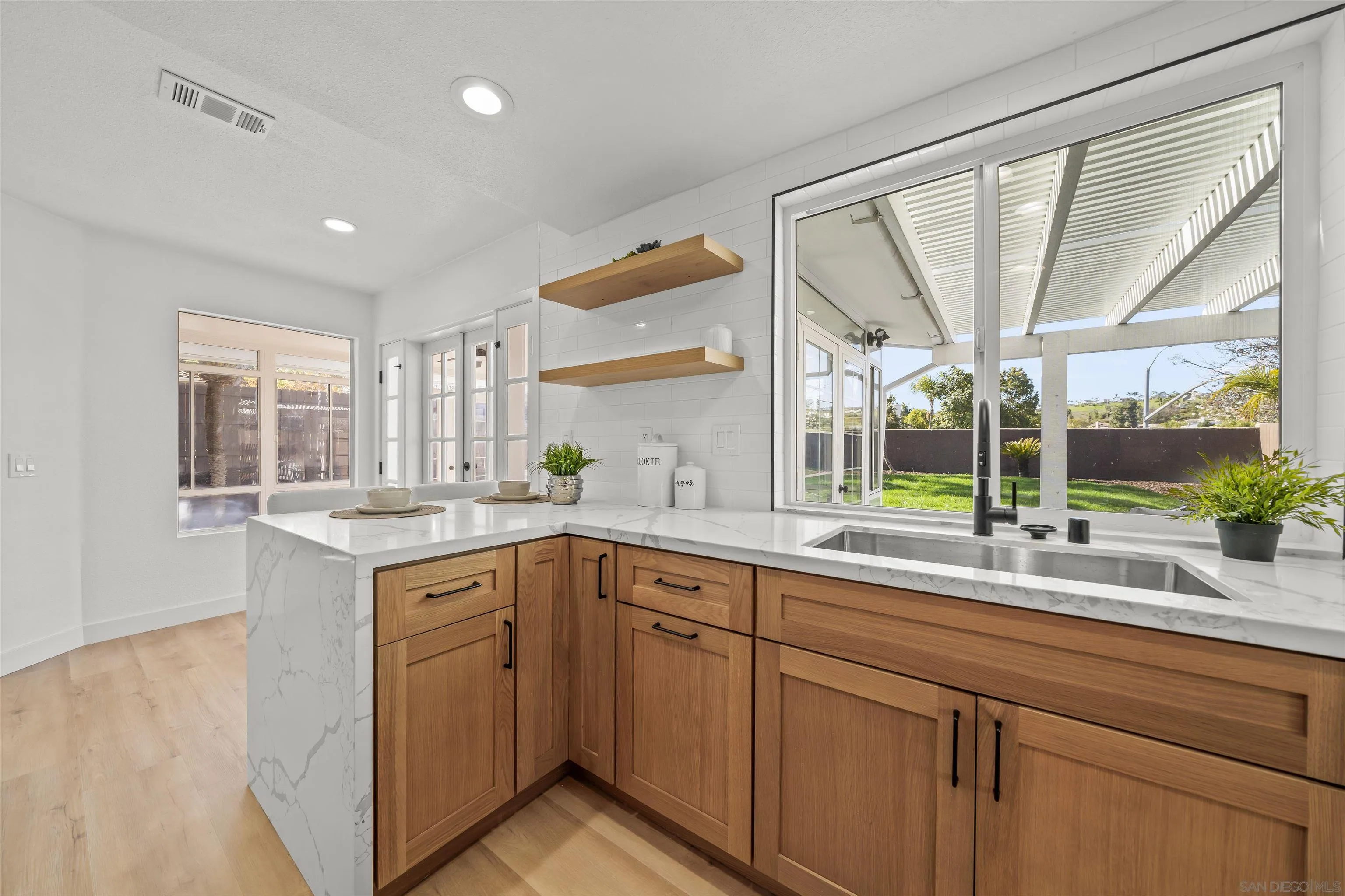 https://cdn.realtyfeed.com/cdn/127/260001750/d358ef740e4a38d33505c9fbd9f3c75d.webp