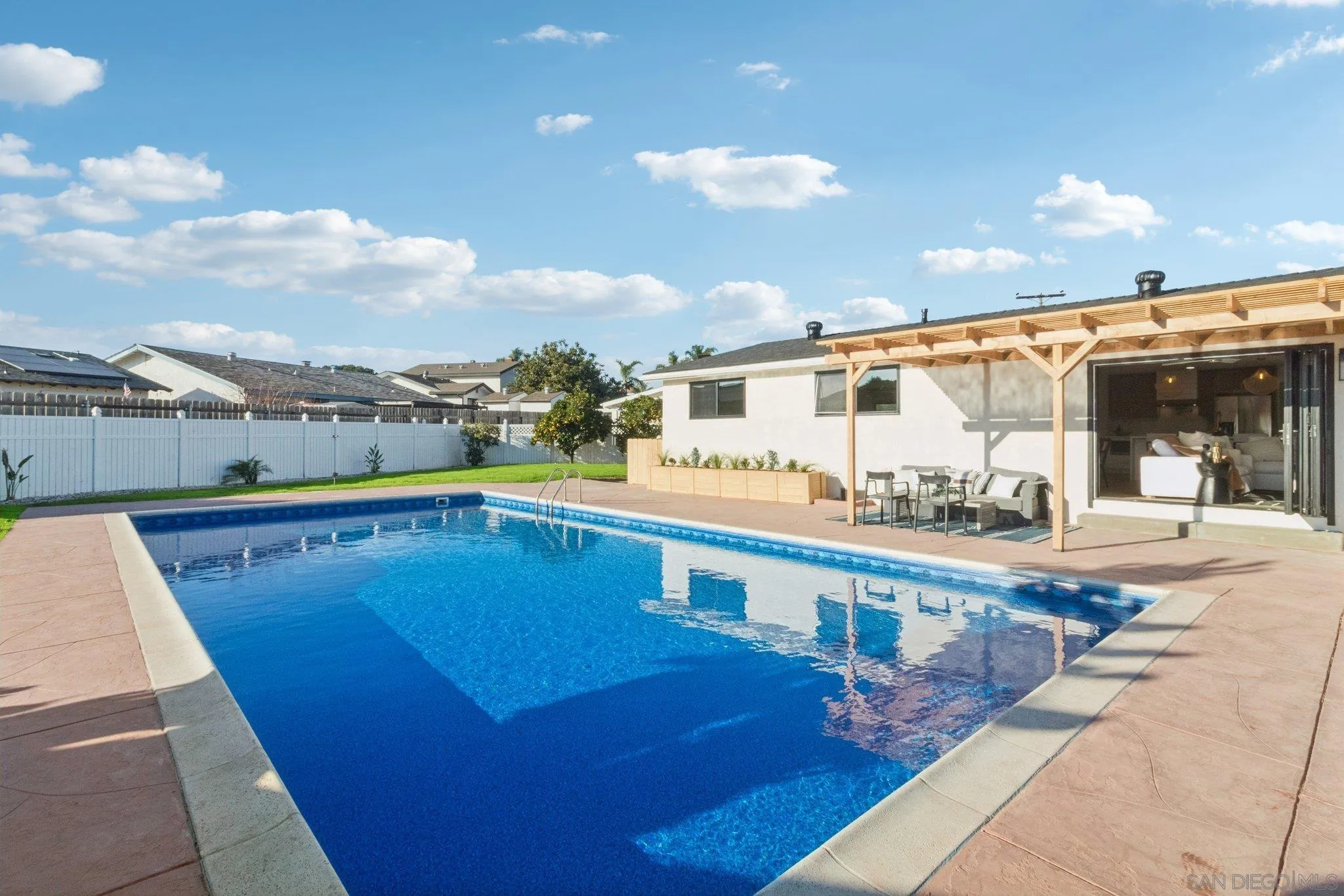 https://cdn.realtyfeed.com/cdn/127/260001752/051b9a11c9353ca9607cef448a861bcb.webp