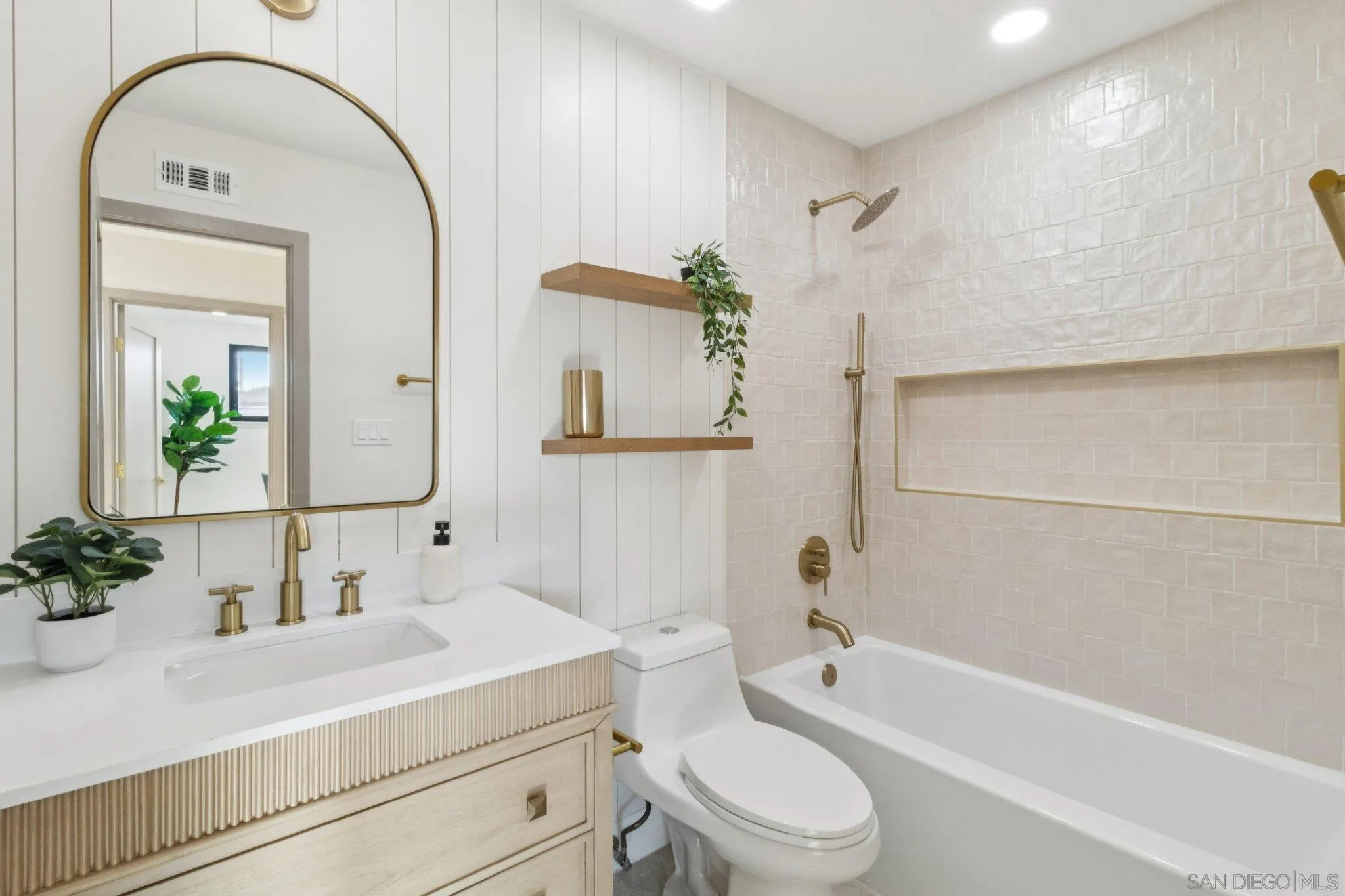 https://cdn.realtyfeed.com/cdn/127/260001752/78cca0132a3f1d3720d5eeb0b6c78b10.webp
