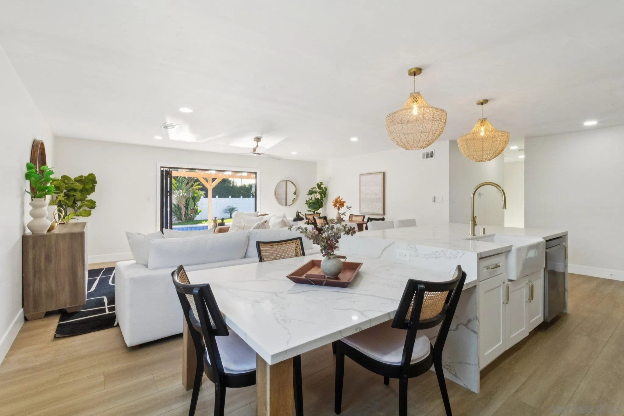 https://cdn.realtyfeed.com/cdn/127/260001752/bba27d7321ea491ddb66cb59213b7c5f.webp