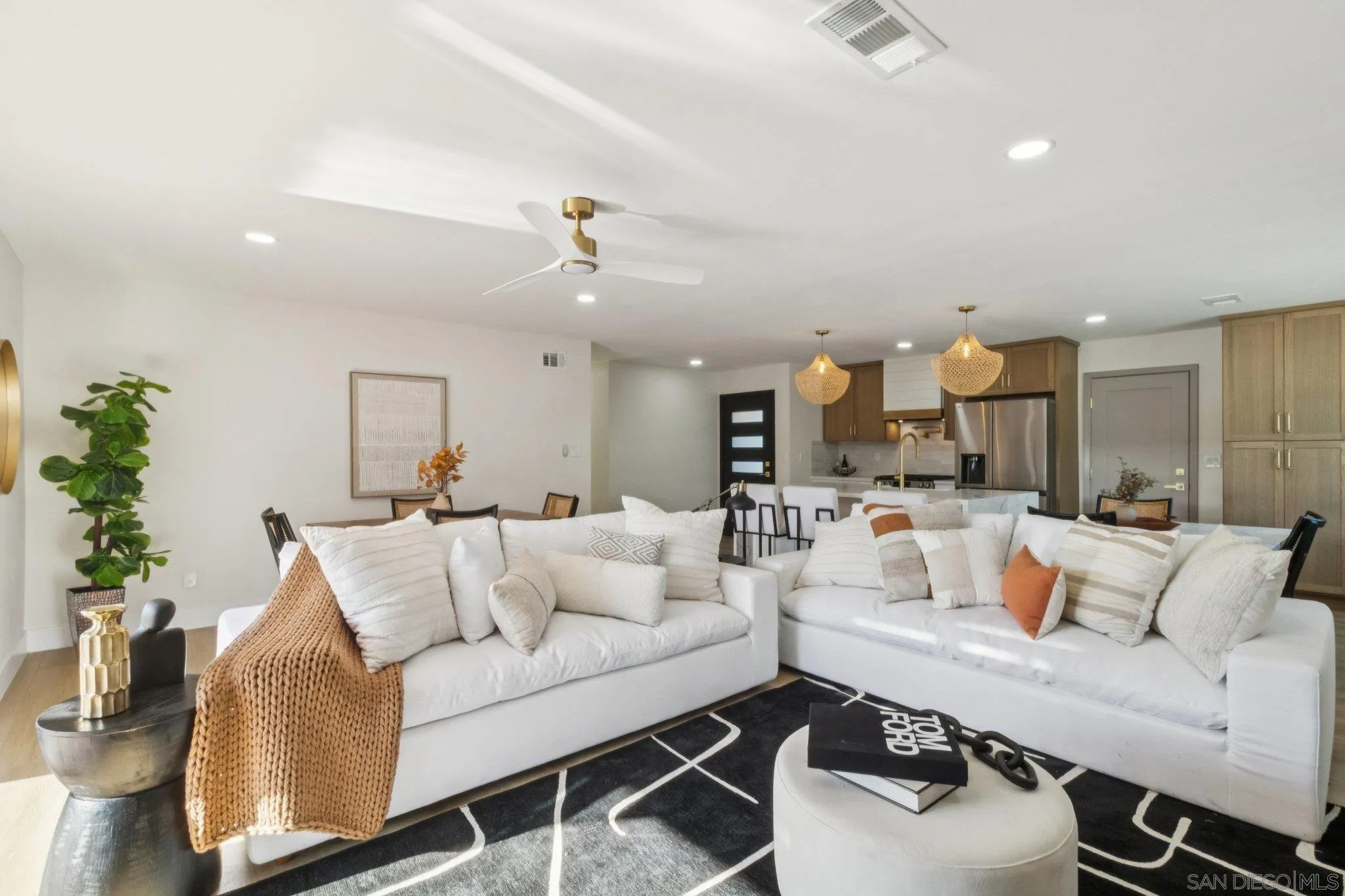 https://cdn.realtyfeed.com/cdn/127/260001752/c42f9da87651df50c23110457215cb94.webp