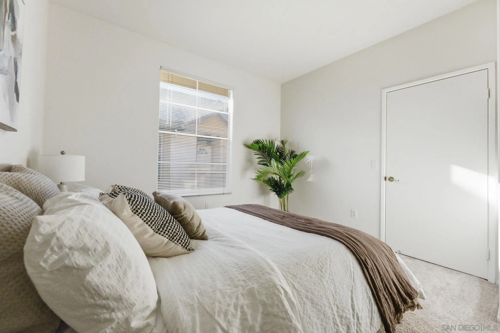 https://cdn.realtyfeed.com/cdn/127/260001755/500726fd0f99a44c320edb6127e02d5a.webp