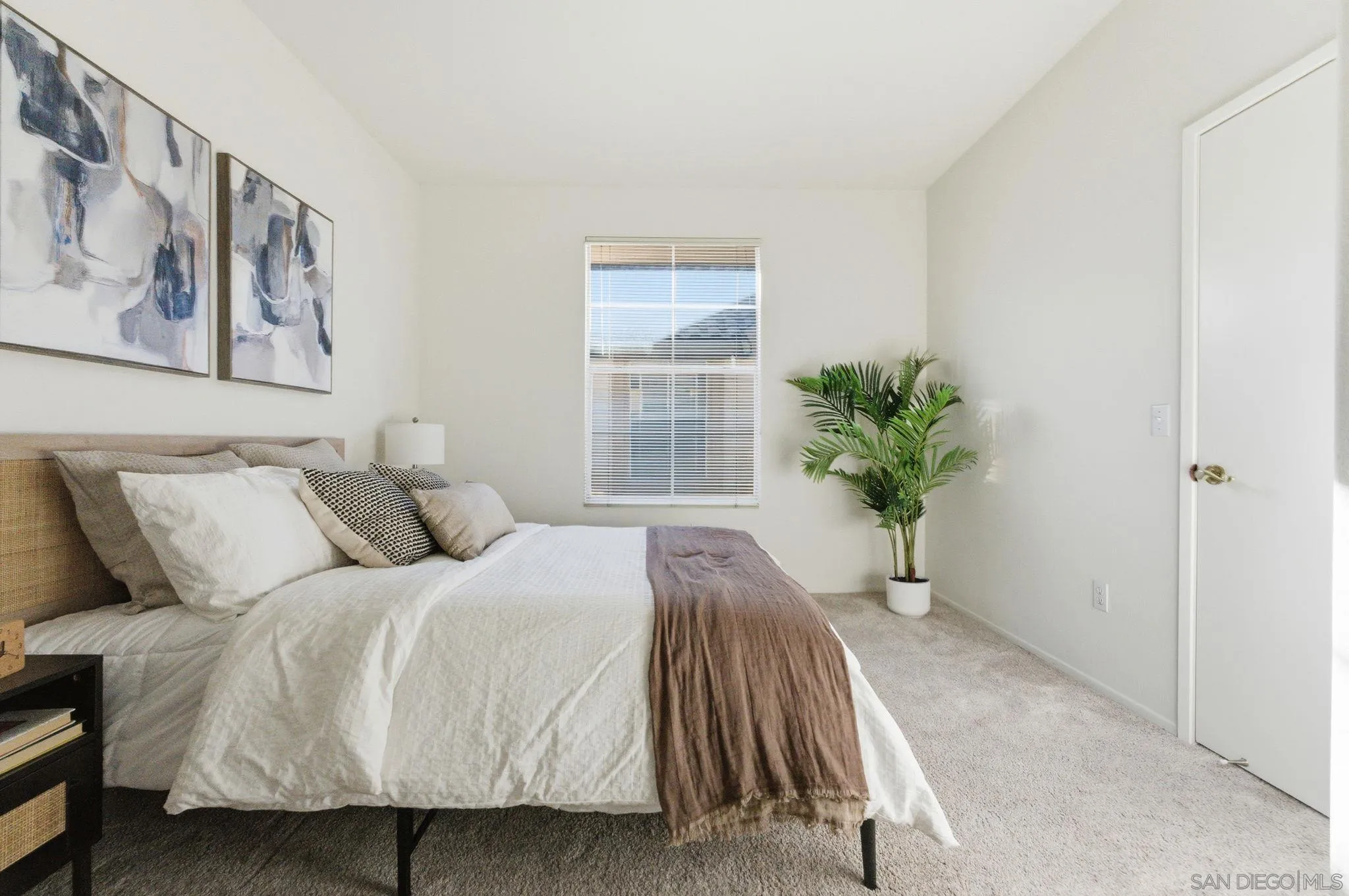 https://cdn.realtyfeed.com/cdn/127/260001755/5cd961aa4501a7f17ed2c3a52625a90b.webp