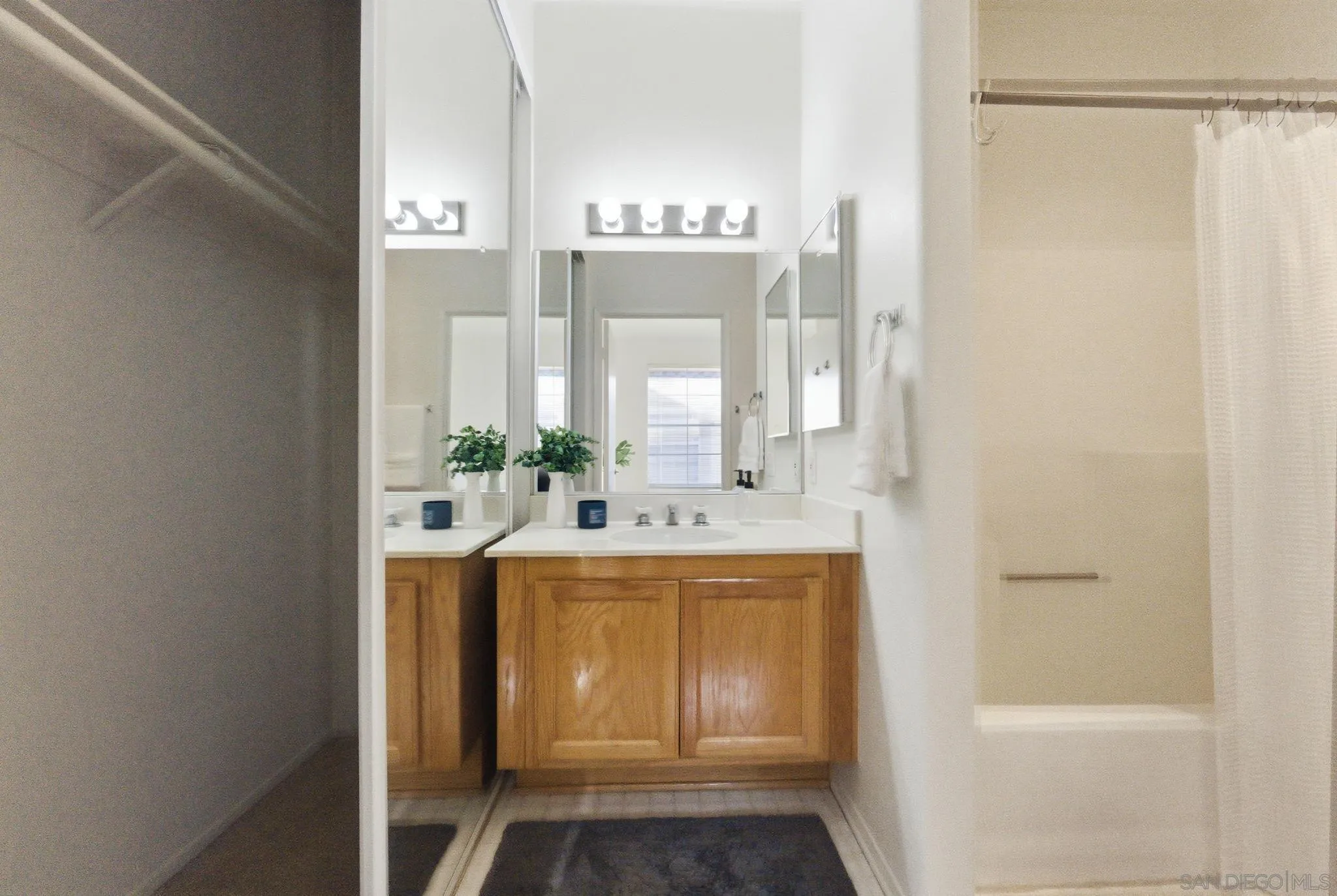 https://cdn.realtyfeed.com/cdn/127/260001755/e21e4179ca66b9d974fba720c00198cc.webp