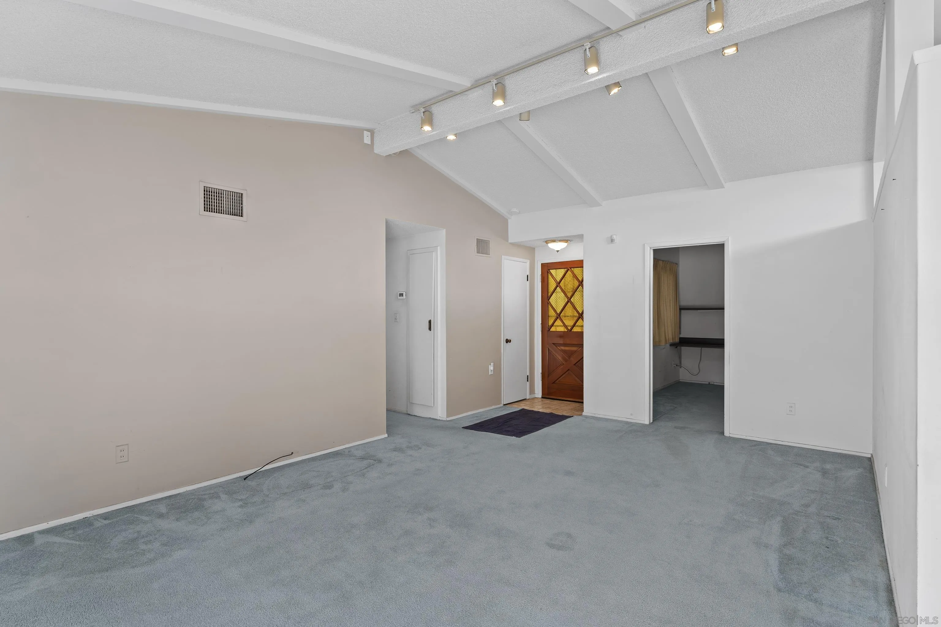 https://cdn.realtyfeed.com/cdn/127/260001757/8394a3cf01307a23c23cfb5393223328.webp