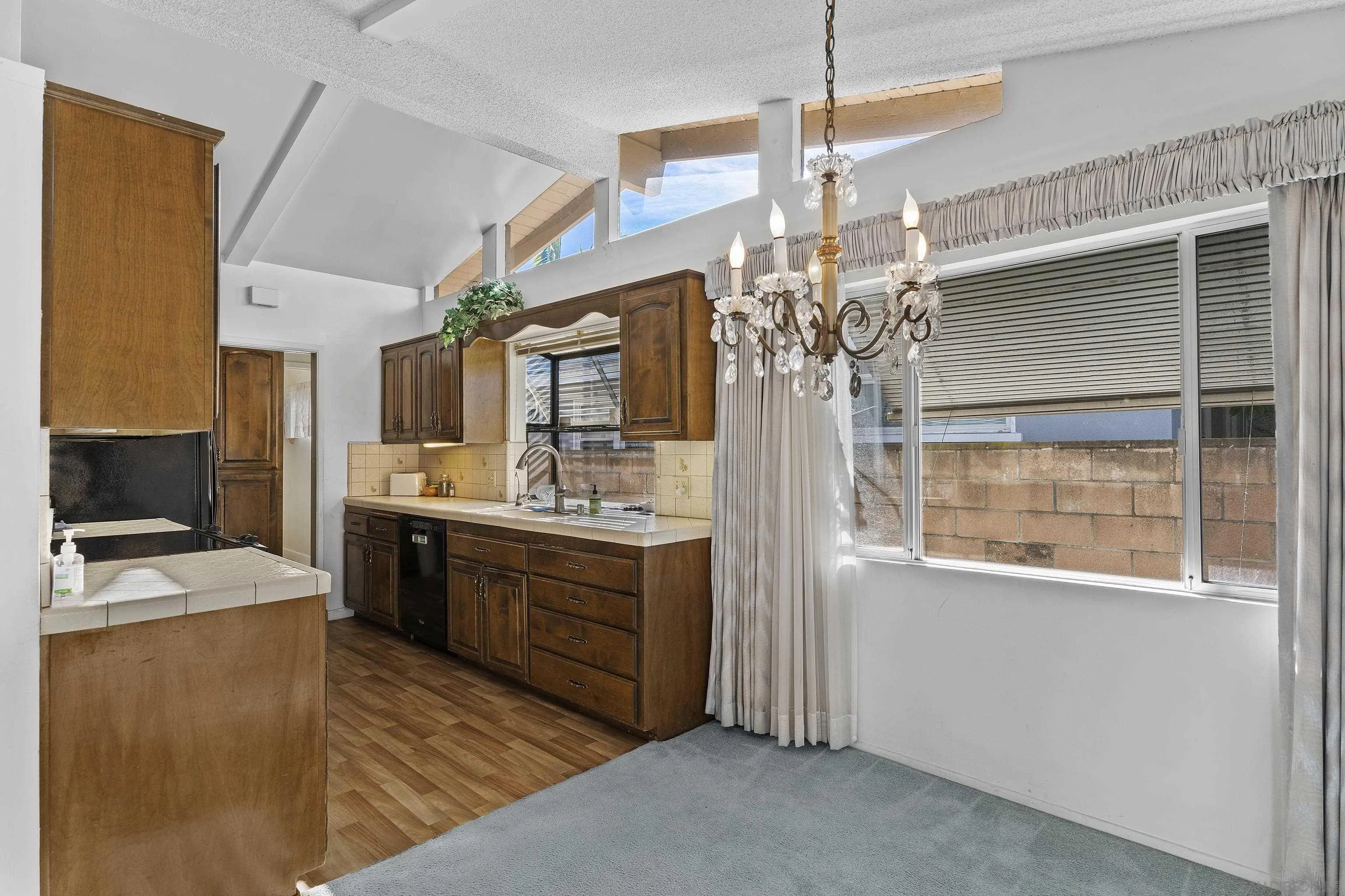 https://cdn.realtyfeed.com/cdn/127/260001757/91fbe417a05b4fb68237f8cd86a29388.webp