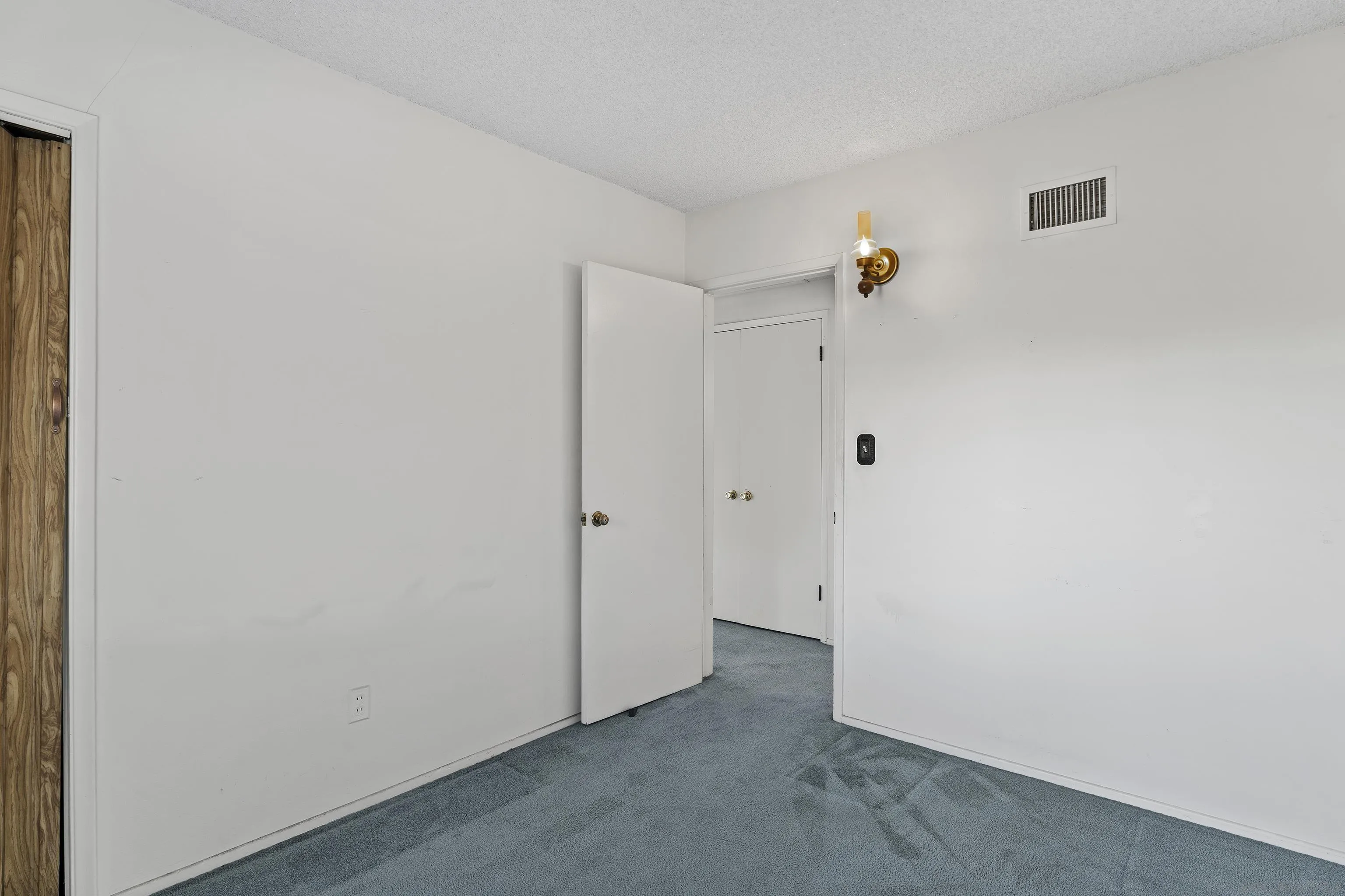 https://cdn.realtyfeed.com/cdn/127/260001757/98edc4ddfa33880515ae0ac35cbb0c12.webp