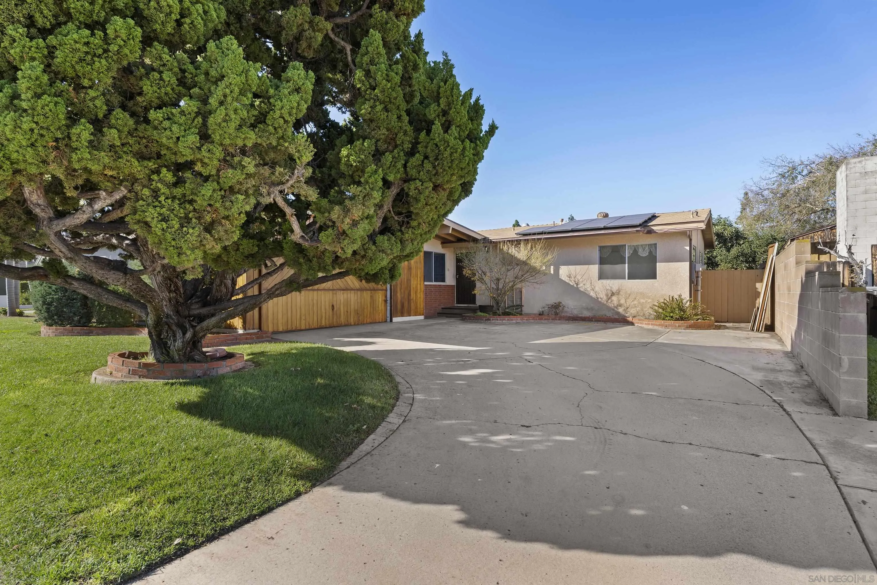 https://cdn.realtyfeed.com/cdn/127/260001757/9adcfed10f61a0d4881a2874f7421030.webp