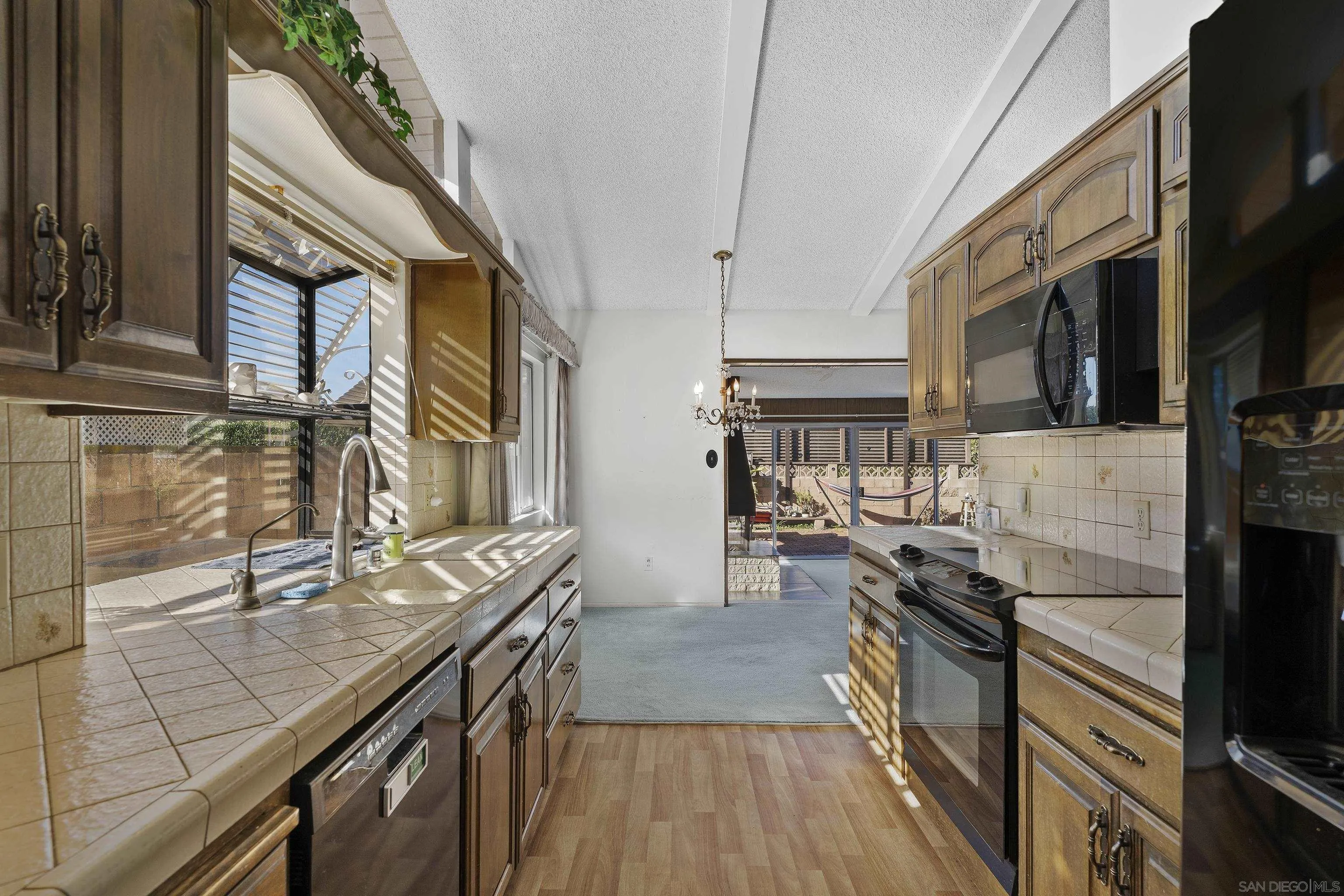 https://cdn.realtyfeed.com/cdn/127/260001757/f726c74a189ba3575d5b6204a739a332.webp