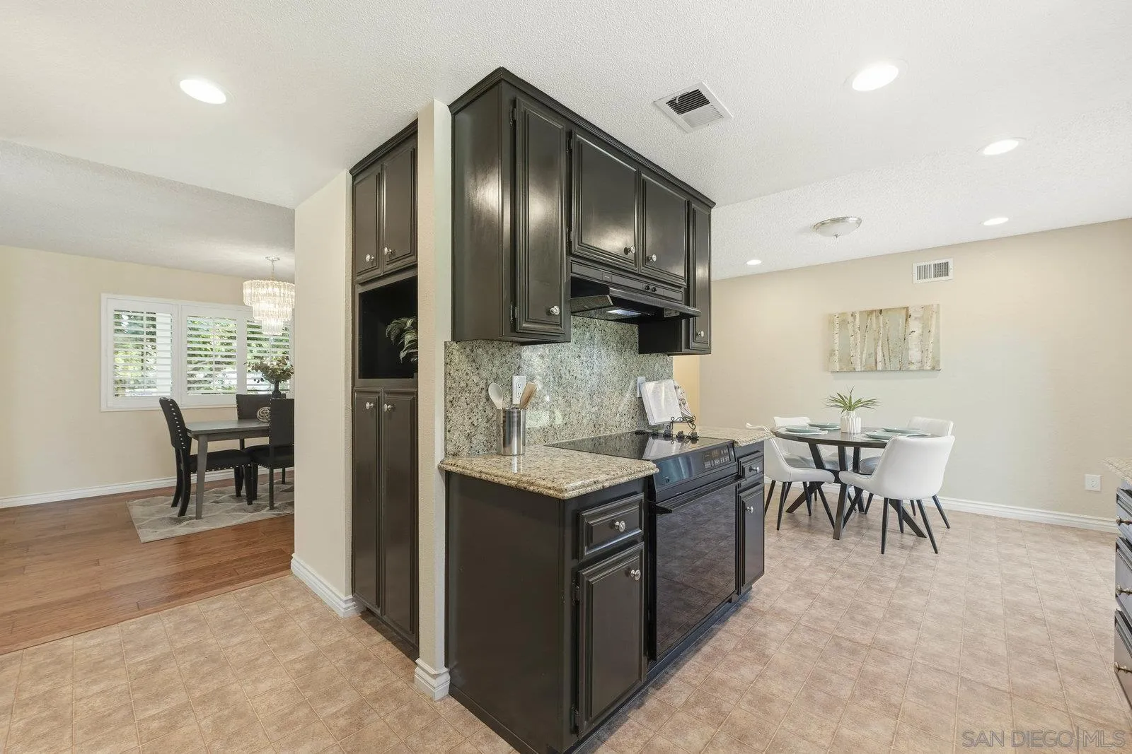 https://cdn.realtyfeed.com/cdn/127/260001758/8c266077dcc731e2af6f39b21ab4743b.webp