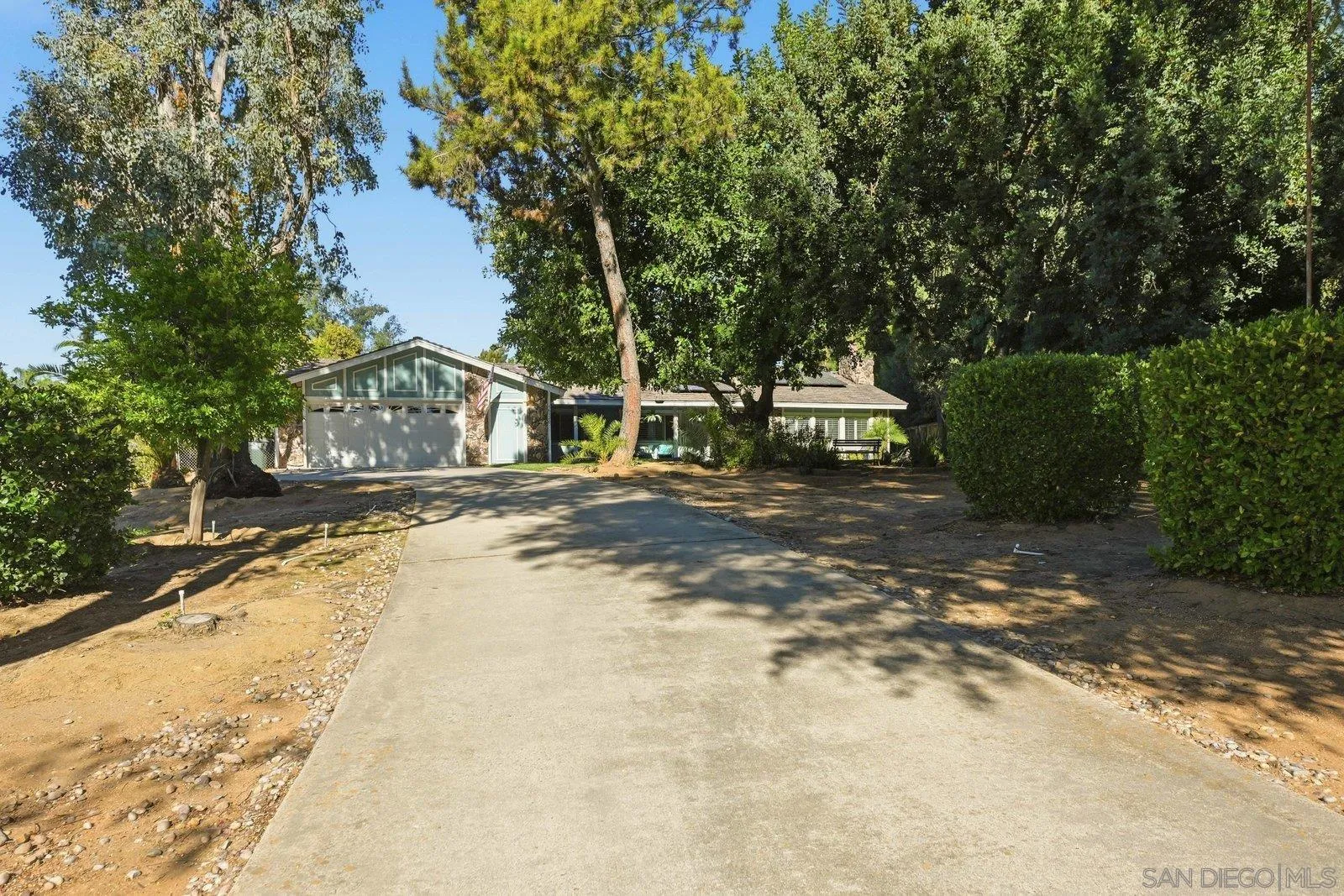 https://cdn.realtyfeed.com/cdn/127/260001758/b86844d91acc446601c90284512de301.webp