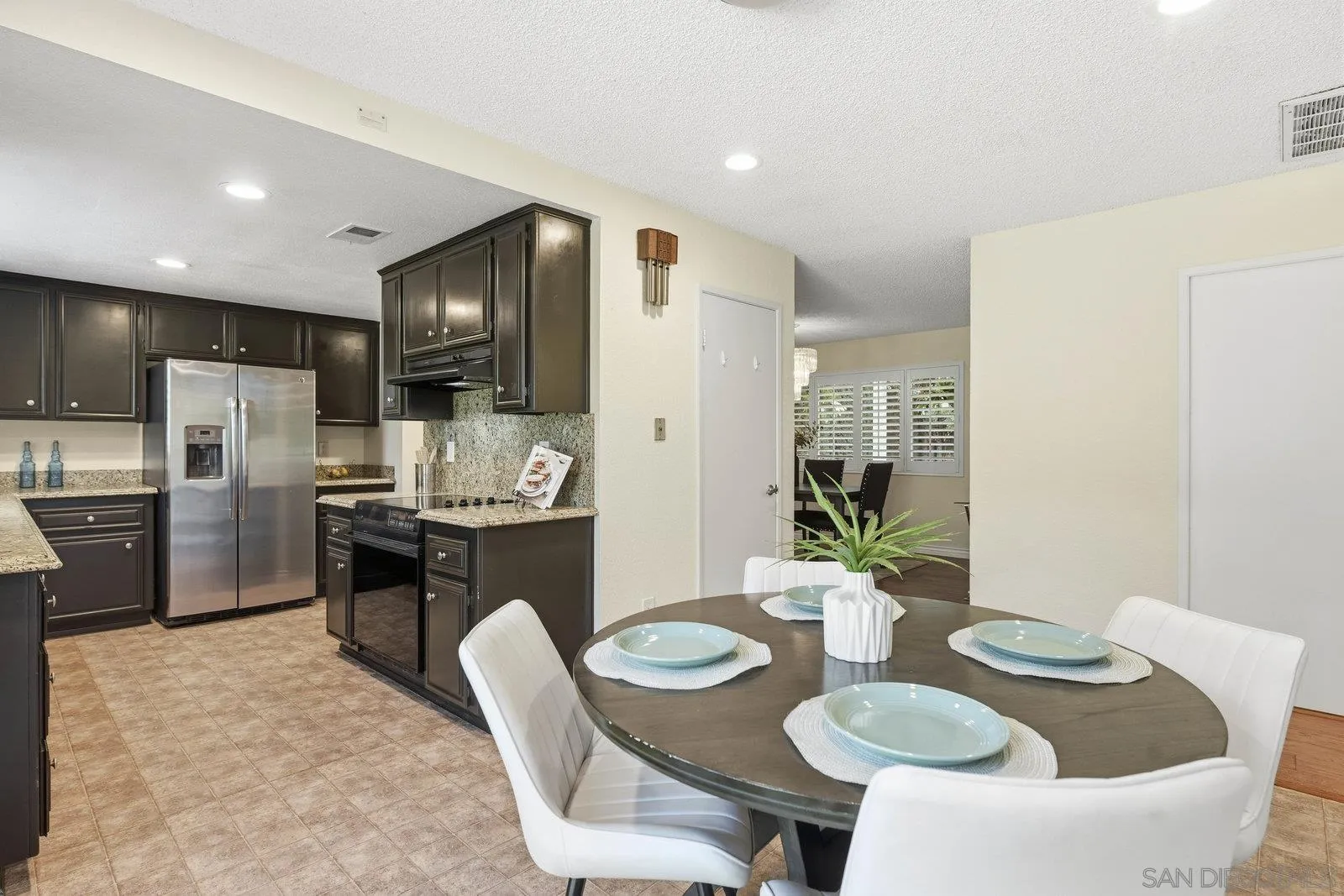 https://cdn.realtyfeed.com/cdn/127/260001758/e9085eca40edd4ca778ffaf93a9056a5.webp