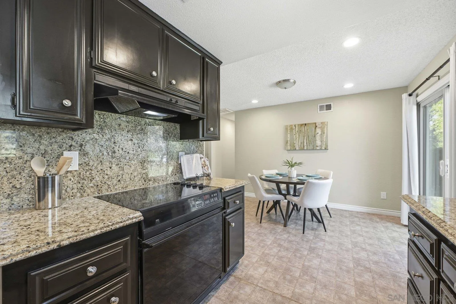 https://cdn.realtyfeed.com/cdn/127/260001758/f38ea54a6a422317c96f51dd06476fc8.webp
