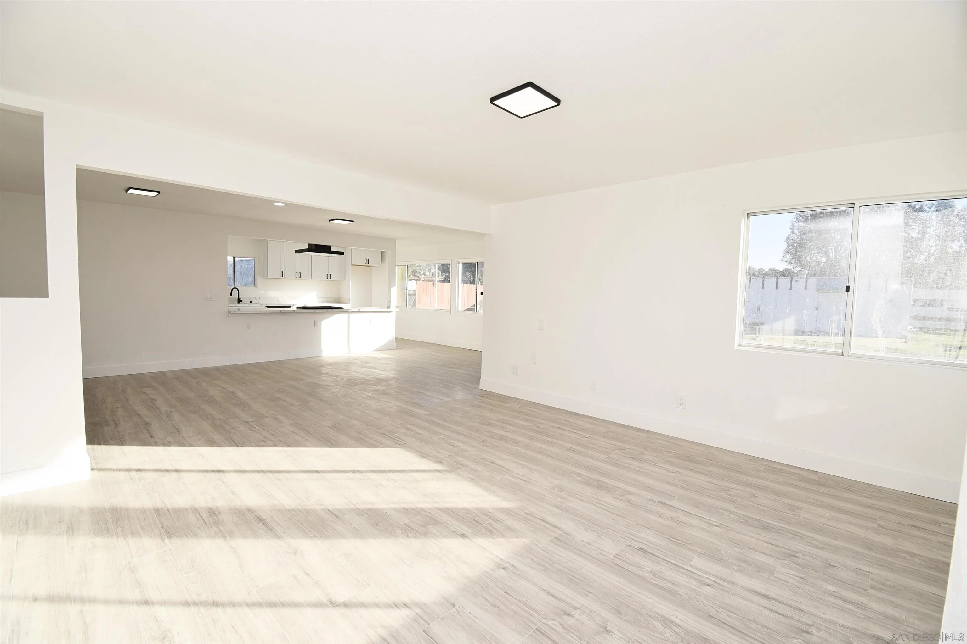 https://cdn.realtyfeed.com/cdn/127/260001759/04a18f4be70c4ade2f93d2b553761530.webp