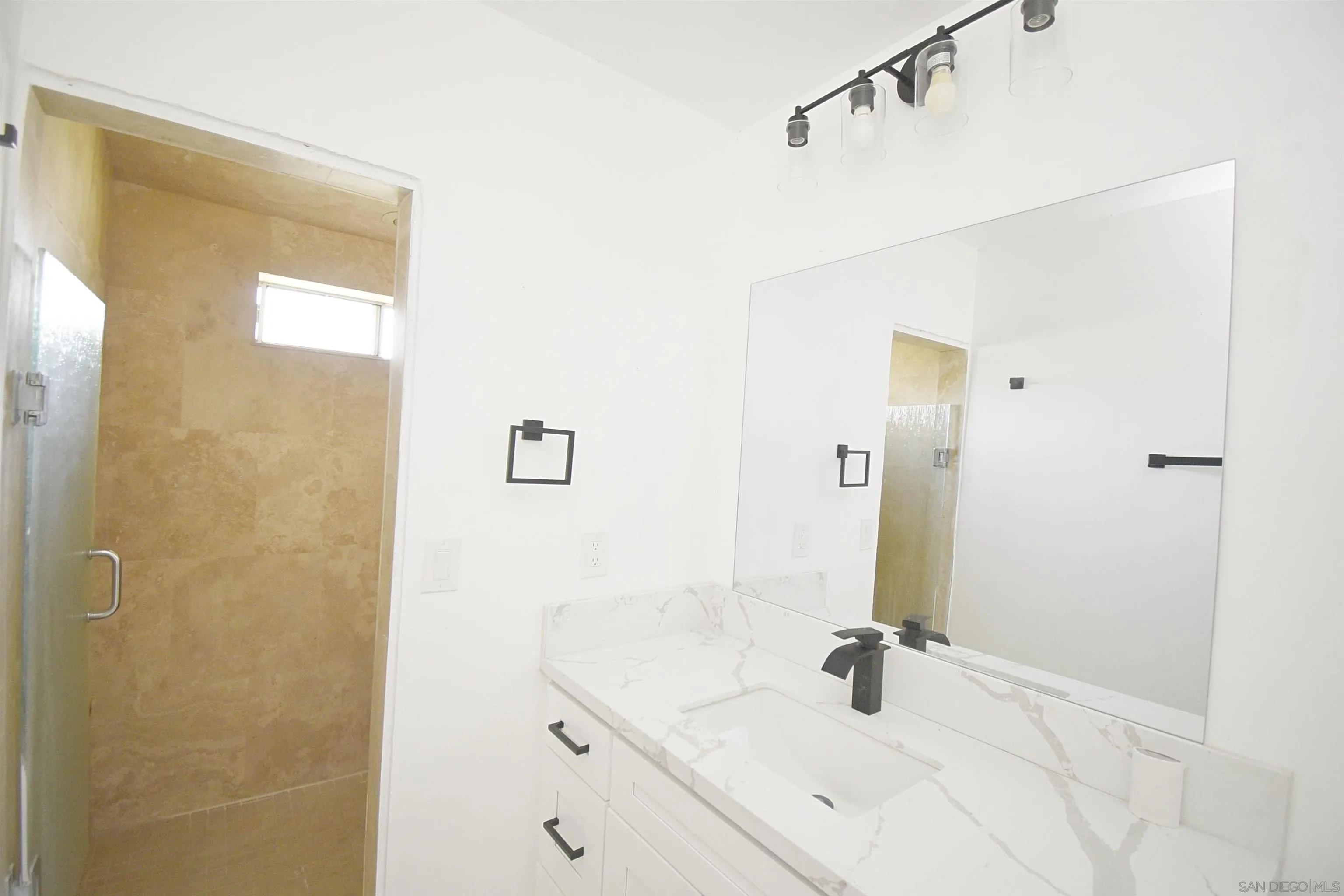 https://cdn.realtyfeed.com/cdn/127/260001759/418e1e3972f569af57811f90646d48ca.webp